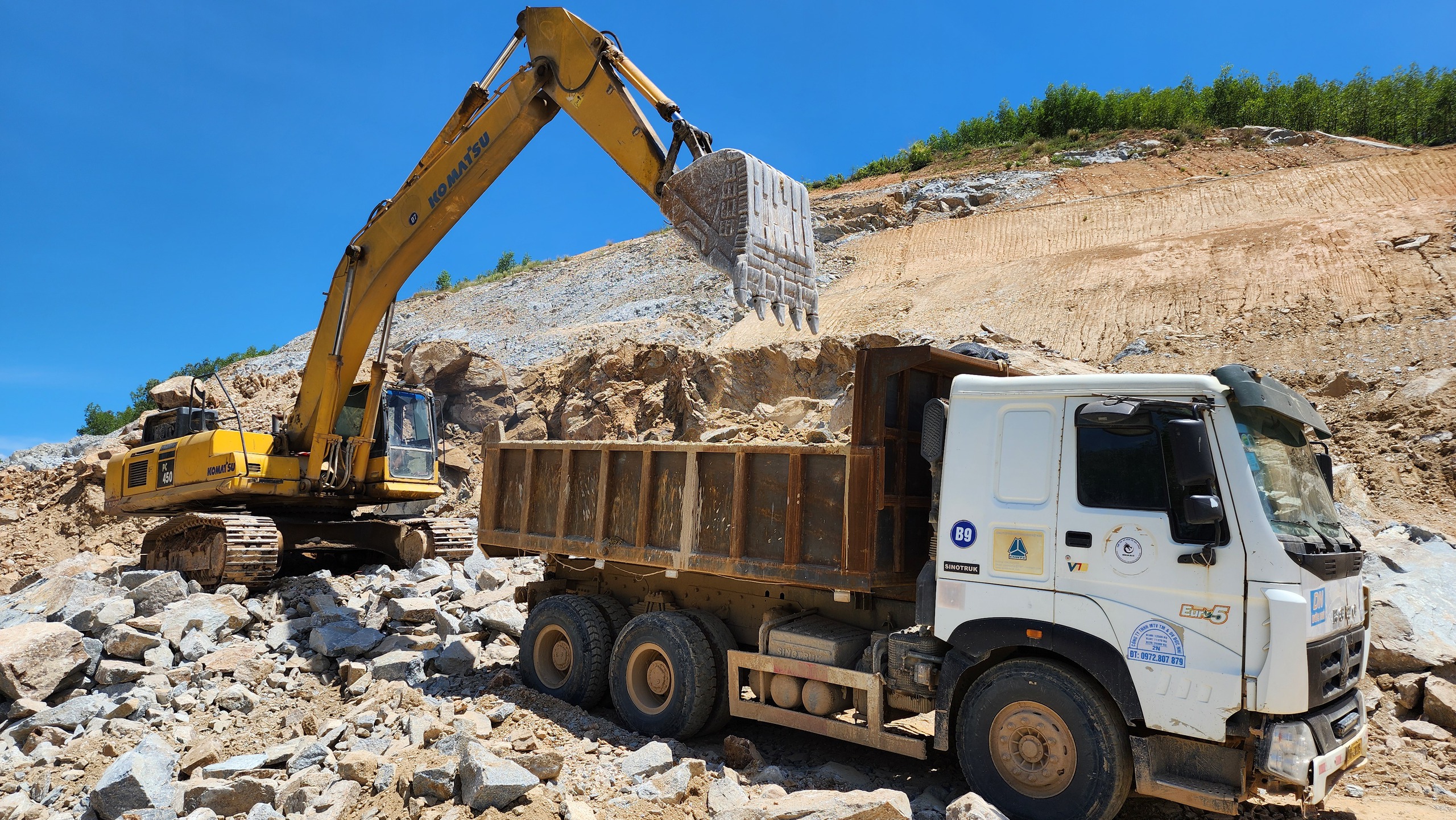 Thông điểm nghẽn mặt bằng, nhà thầu tăng tốc thi công cao tốc qua Quảng Ngãi- Ảnh 4.