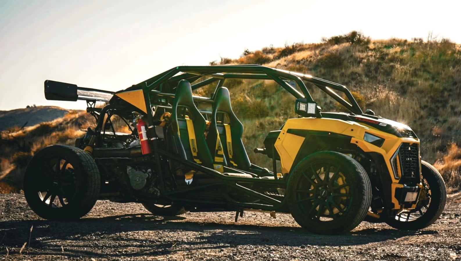 Xe địa hình RZR khoác lên mình phong cách Porsche 911- Ảnh 2. Xe địa hình RZR khoác lên mình phong cách Porsche 911- Ảnh 2.