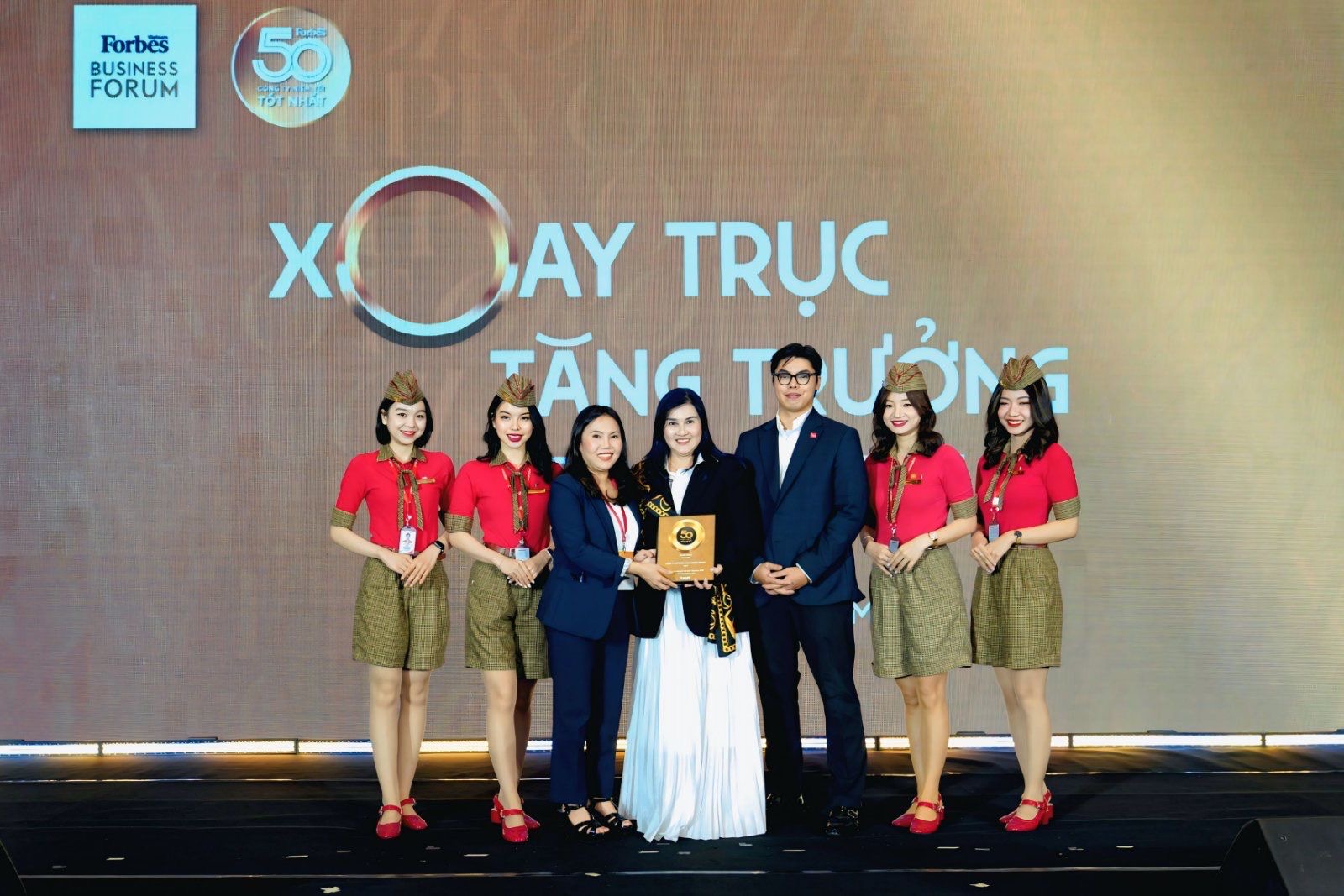 Vietjet lọt Top 50 công ty niêm yết tốt nhất Việt Nam 2025- Ảnh 1. Vietjet lọt Top 50 công ty niêm yết tốt nhất Việt Nam 2025- Ảnh 1.
