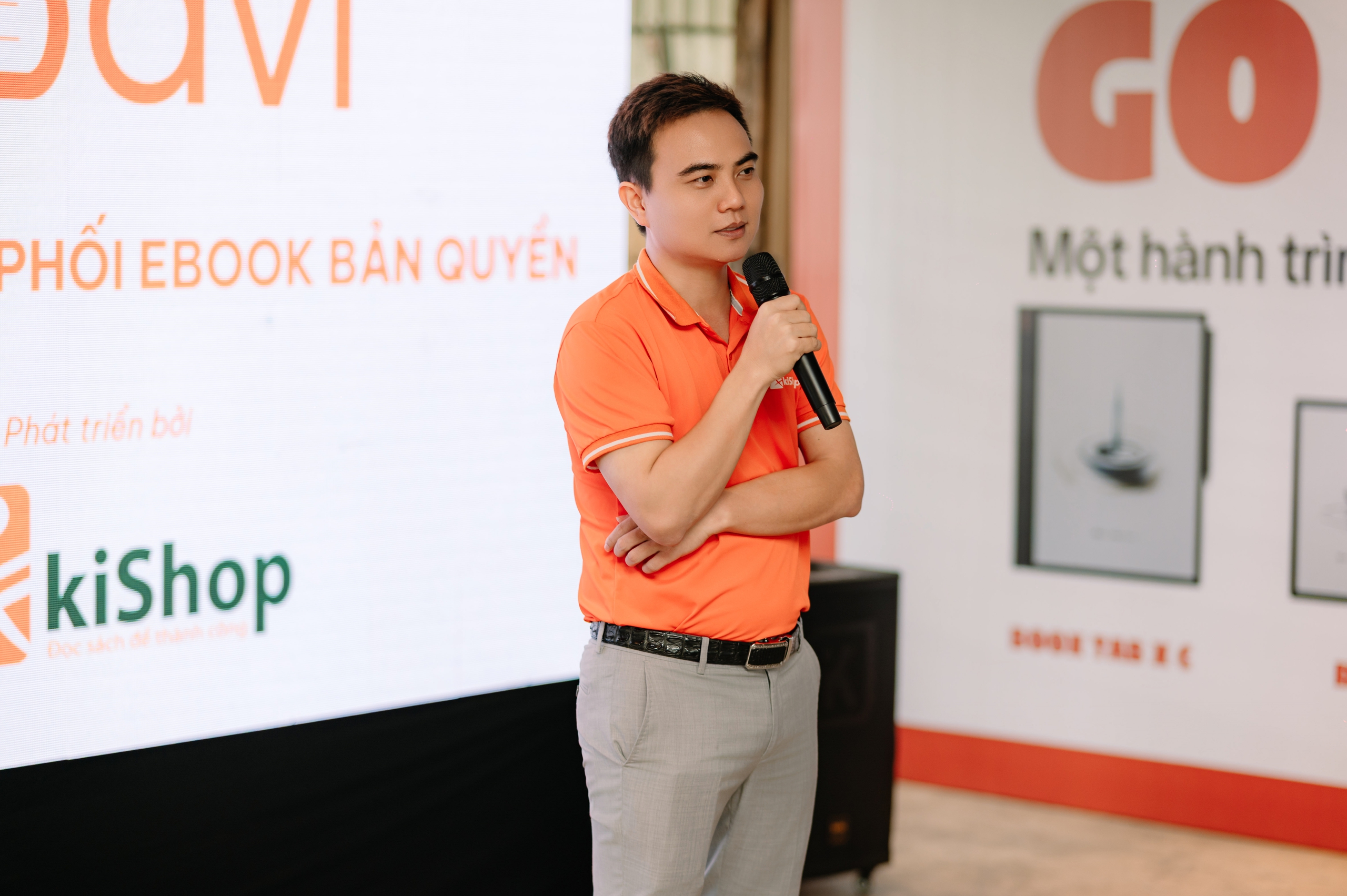Máy đọc sách điện tử, thiết bị đa năng thời công nghệ số- Ảnh 3. Máy đọc sách điện tử, thiết bị đa năng thời công nghệ số- Ảnh 3.