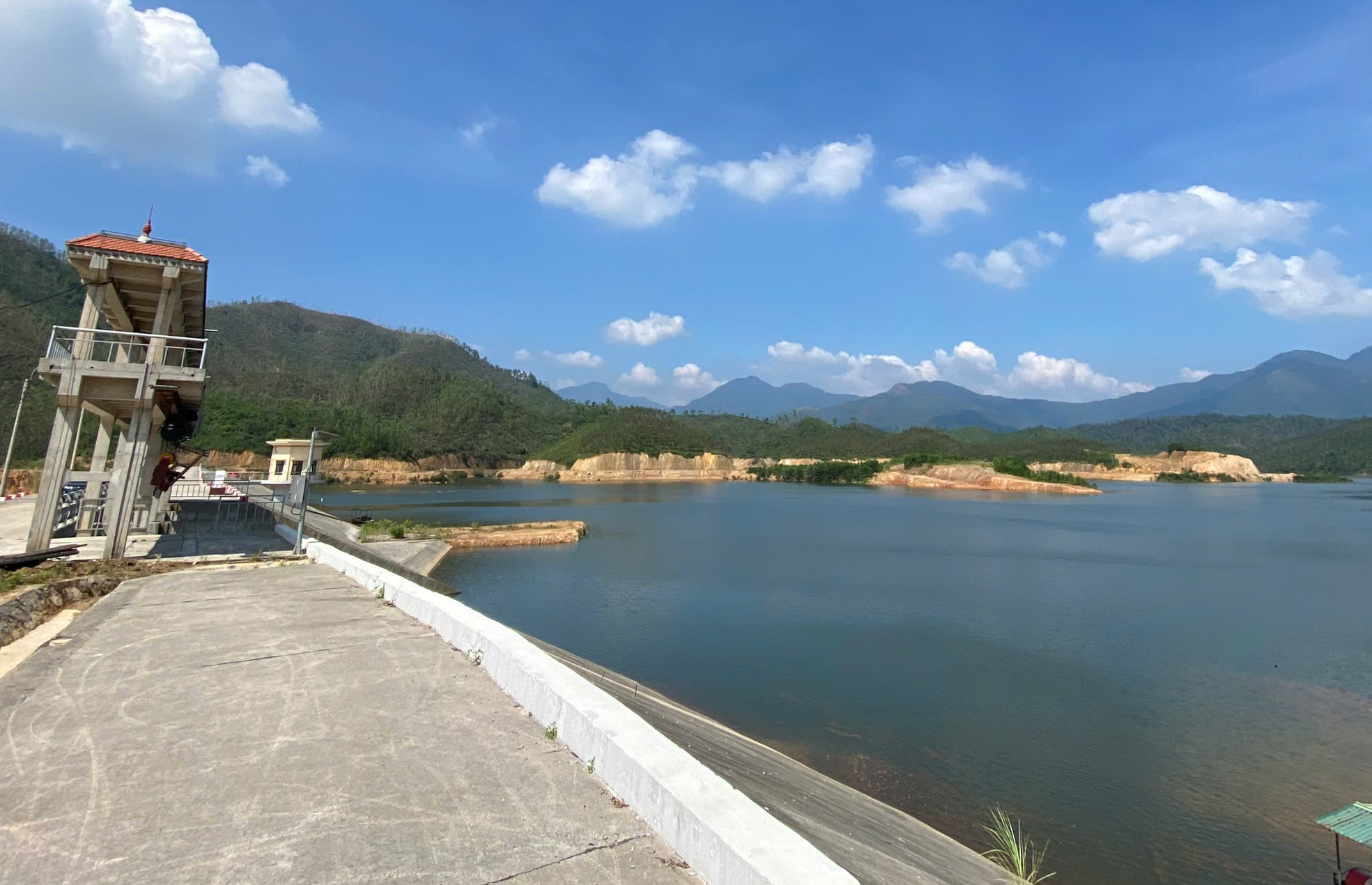 Để ứng phó điều kiện biến đổi khí hậu và nước biển dâng, TP.HCM cần xây dựng hồ chứa nước thô nhằm đảm bảo khả năng dự trữ và cung cấp nguồn nước thô liên tục.