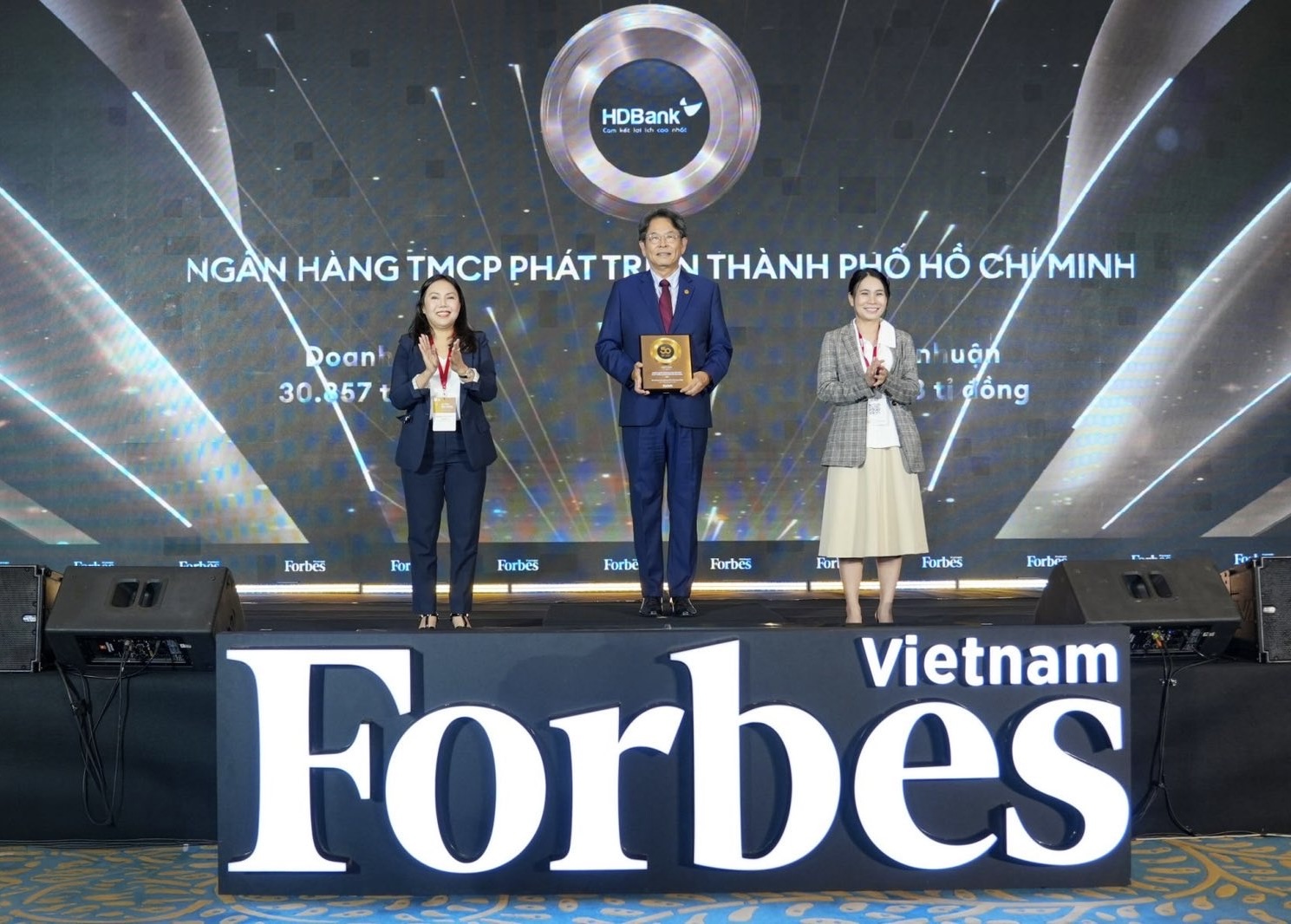 HDBank vào Top 50 doanh nghiệp niêm yết tiêu biểu năm 2025- Ảnh 1.