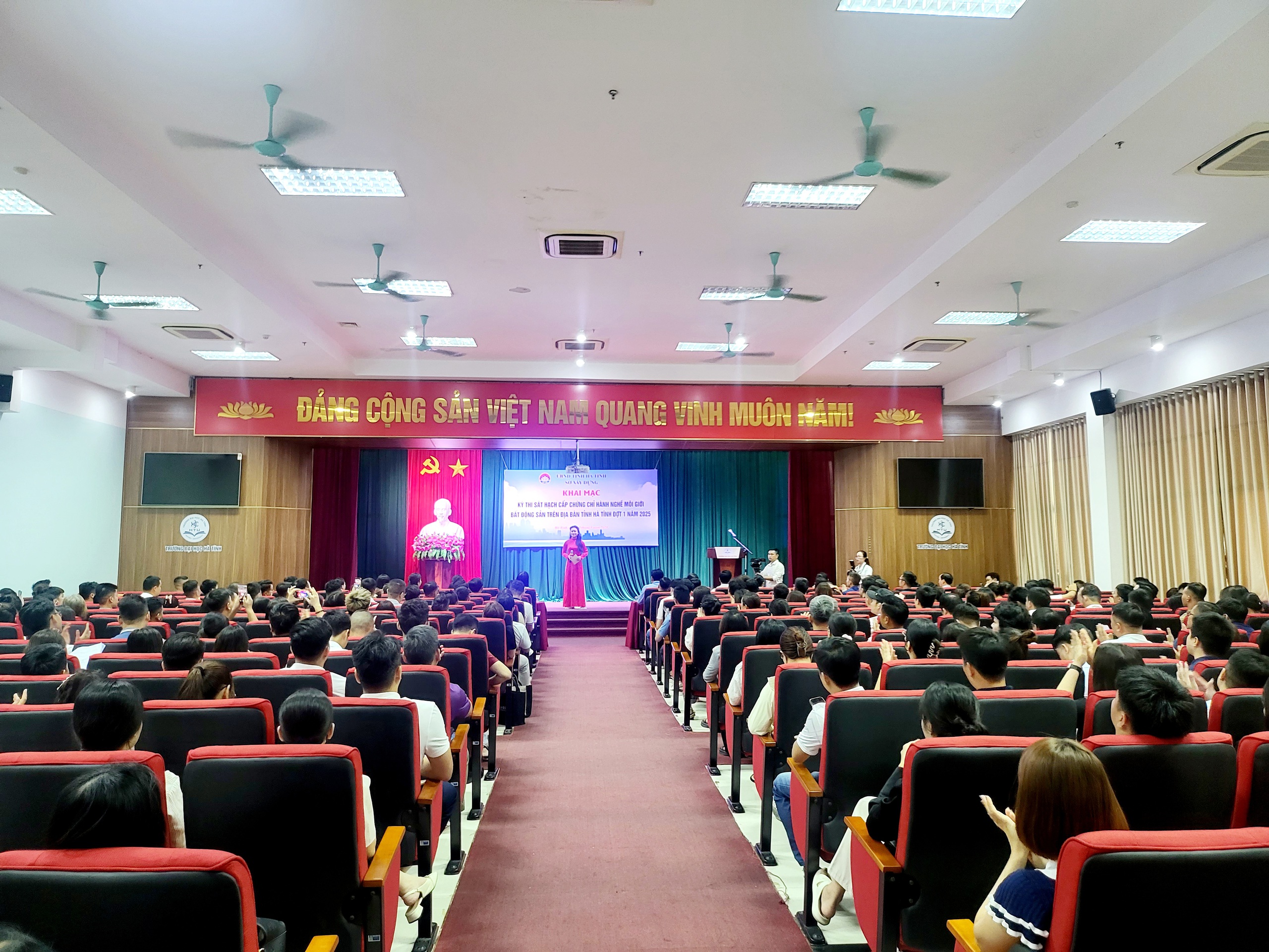 Hà Tĩnh: Bốc thăm chọn 2.000 hồ sơ thi chứng chỉ hành nghề môi giới bất động sản- Ảnh 3. Hà Tĩnh: Bốc thăm chọn 2.000 hồ sơ thi chứng chỉ hành nghề môi giới bất động sản- Ảnh 3.