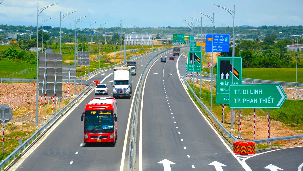 Cục Đường bộ: Cần mở rộng đối tượng bắt buộc lắp thiết bị giám sát hành trình- Ảnh 1. Cục Đường bộ: Cần mở rộng đối tượng bắt buộc lắp thiết bị giám sát hành trình- Ảnh 1.