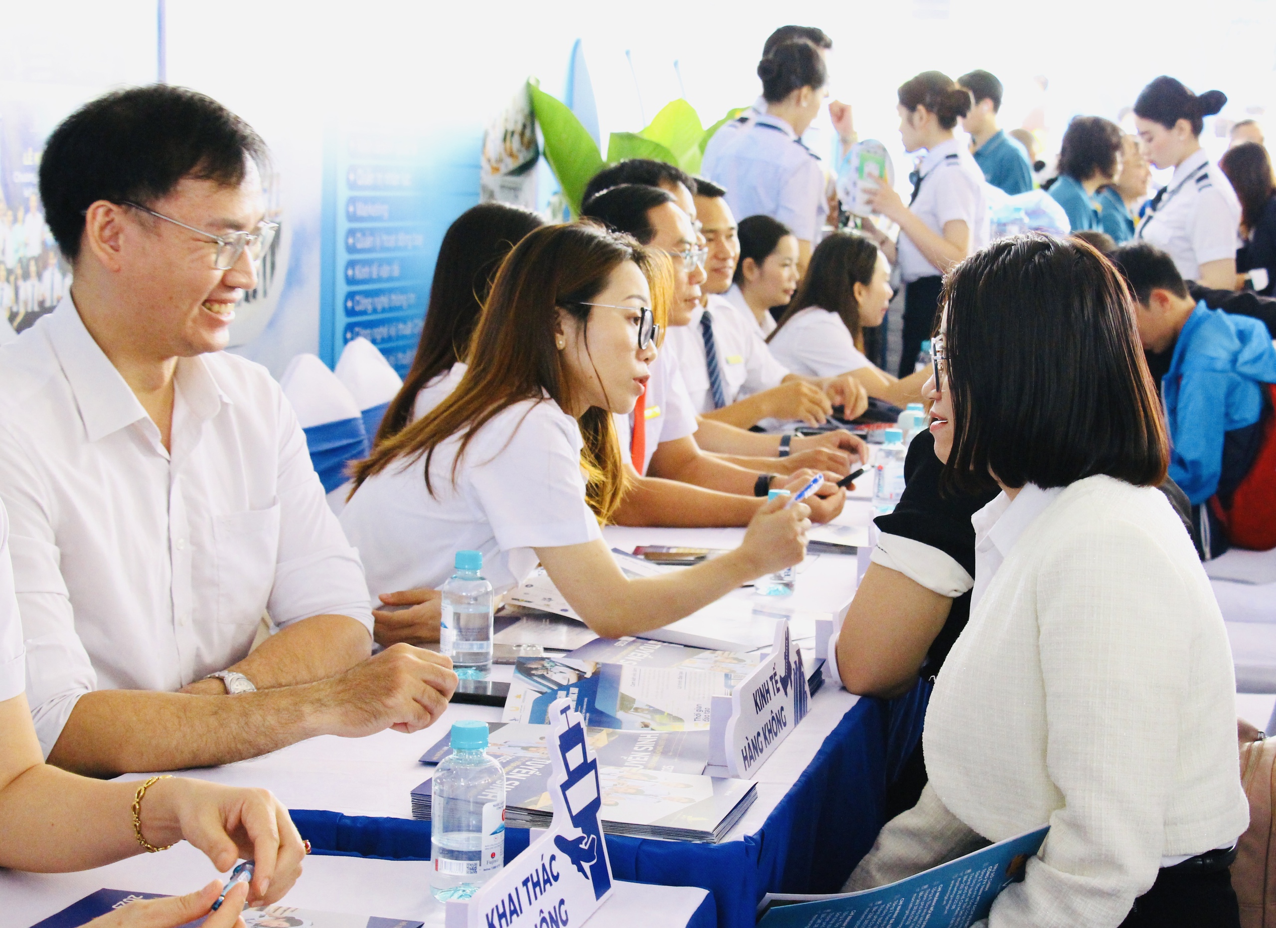 Hơn 10.000 ứng viên "săn vé" tìm cơ hội cất cánh sự nghiệp cùng siêu sân bay Long Thành- Ảnh 10. Hơn 10.000 ứng viên "săn vé" tìm cơ hội cất cánh sự nghiệp cùng siêu sân bay Long Thành- Ảnh 10.