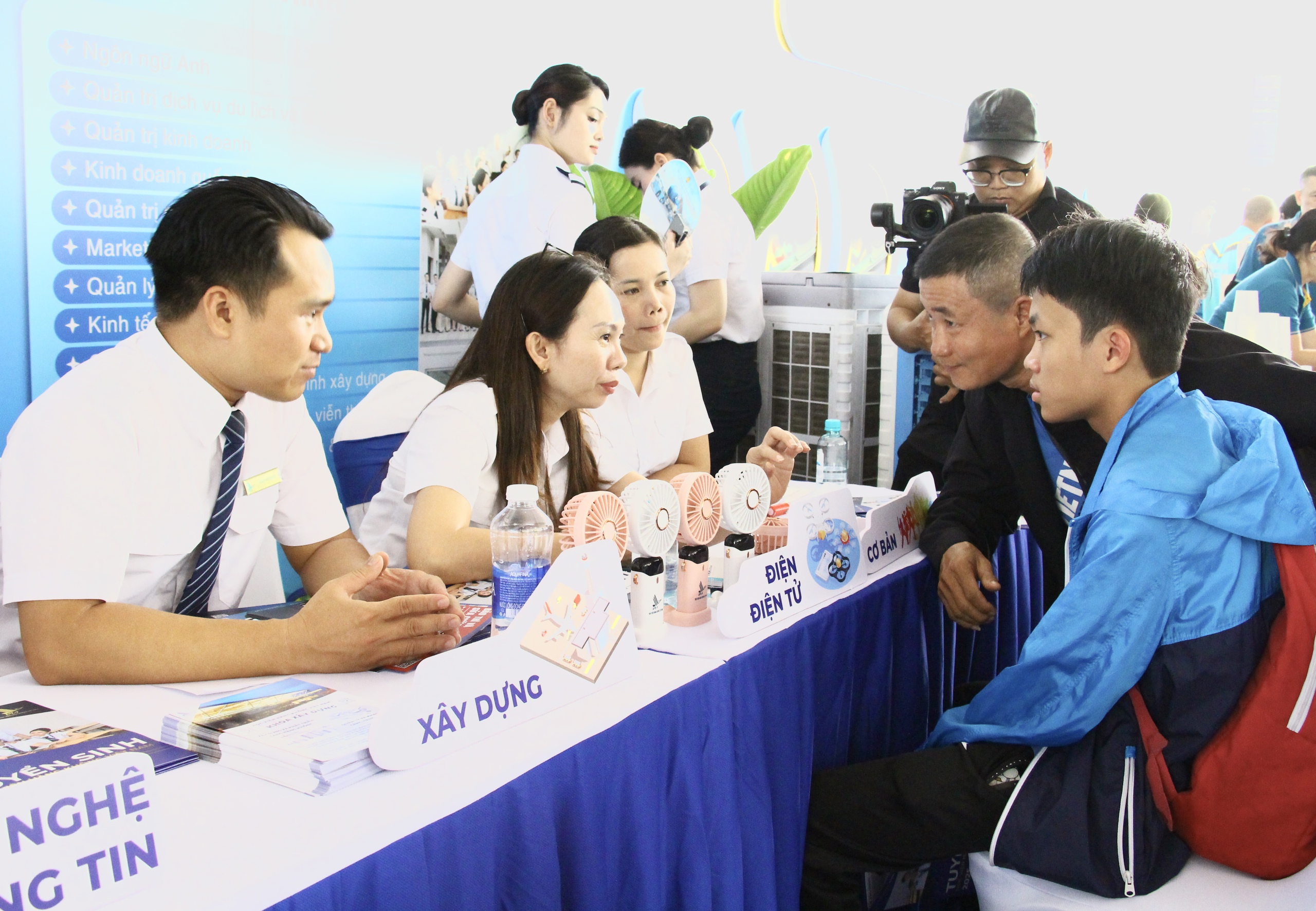 Hơn 10.000 ứng viên "săn vé" tìm cơ hội cất cánh sự nghiệp cùng siêu sân bay Long Thành- Ảnh 6. Hơn 10.000 ứng viên "săn vé" tìm cơ hội cất cánh sự nghiệp cùng siêu sân bay Long Thành- Ảnh 6.