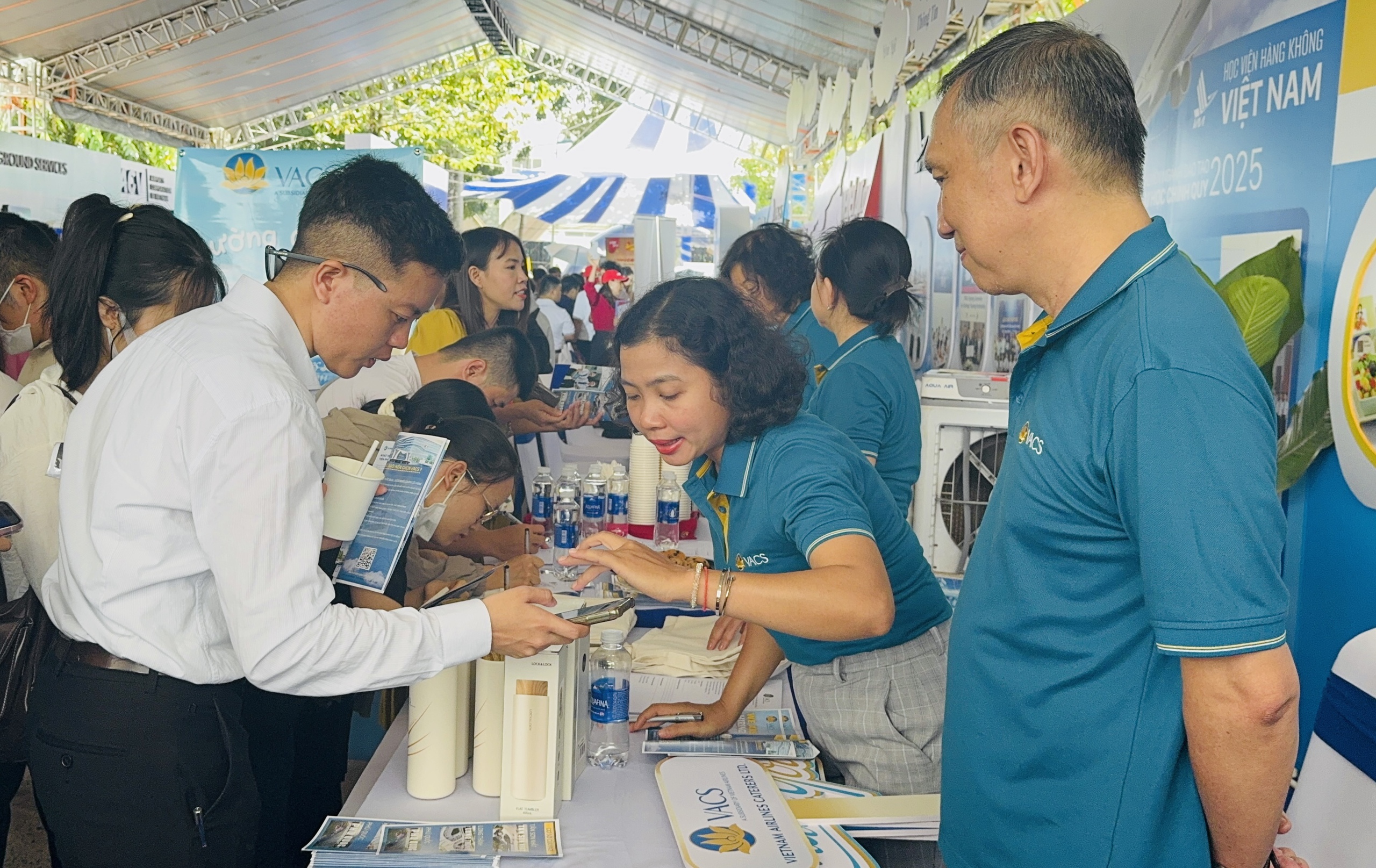 Hơn 10.000 ứng viên "săn vé" tìm cơ hội cất cánh sự nghiệp cùng siêu sân bay Long Thành- Ảnh 12. Hơn 10.000 ứng viên "săn vé" tìm cơ hội cất cánh sự nghiệp cùng siêu sân bay Long Thành- Ảnh 12.