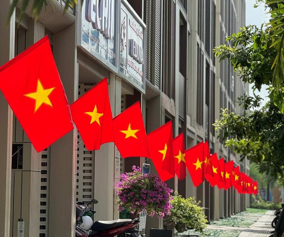 Cư dân Masterise Homes nhận quà "Yêu nước", tự hào chung tay "phủ đỏ Việt Nam"- Ảnh 5. Cư dân Masterise Homes nhận quà "Yêu nước", tự hào chung tay "phủ đỏ Việt Nam"- Ảnh 5.