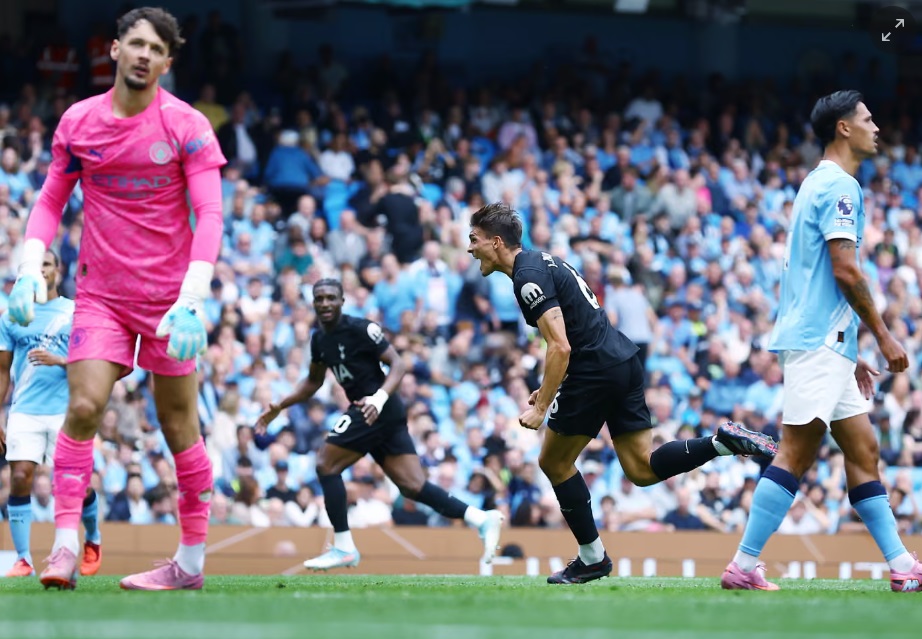 Hàng thủ hớ hênh, Man City gục ngã trước Tottenham ngay tại Etihad- Ảnh 1. Hàng thủ hớ hênh, Man City gục ngã trước Tottenham ngay tại Etihad- Ảnh 1.