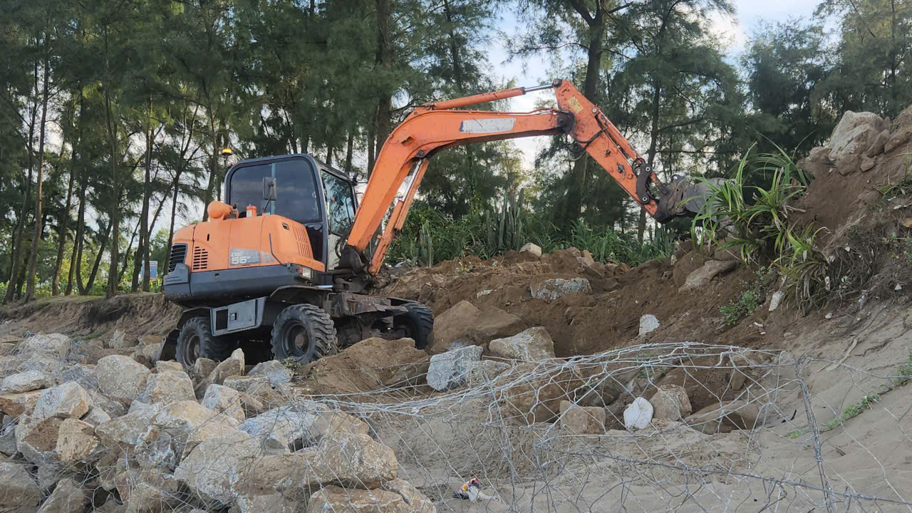 Nhiều địa phương ở miền Trung cấm biển trước khi bão số 5 đổ bộ- Ảnh 6. Nhiều địa phương ở miền Trung cấm biển trước khi bão số 5 đổ bộ- Ảnh 6.