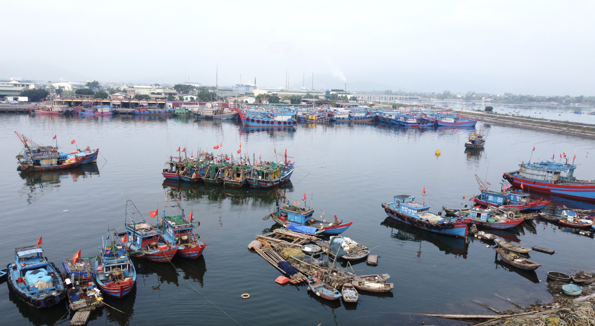 Nhiều địa phương ở miền Trung cấm biển trước khi bão số 5 đổ bộ- Ảnh 1. Nhiều địa phương ở miền Trung cấm biển trước khi bão số 5 đổ bộ- Ảnh 1.