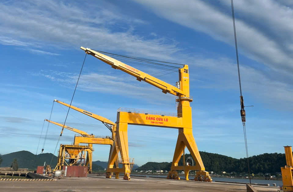 Nhiều địa phương ở miền Trung cấm biển trước khi bão số 5 đổ bộ- Ảnh 4. Nhiều địa phương ở miền Trung cấm biển trước khi bão số 5 đổ bộ- Ảnh 4.