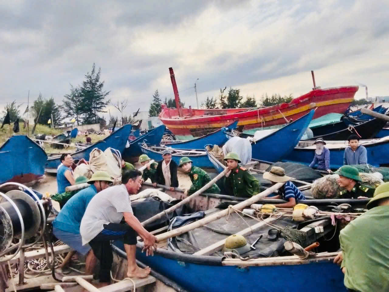 Nhiều địa phương ở miền Trung cấm biển trước khi bão số 5 đổ bộ- Ảnh 7. Nhiều địa phương ở miền Trung cấm biển trước khi bão số 5 đổ bộ- Ảnh 7.