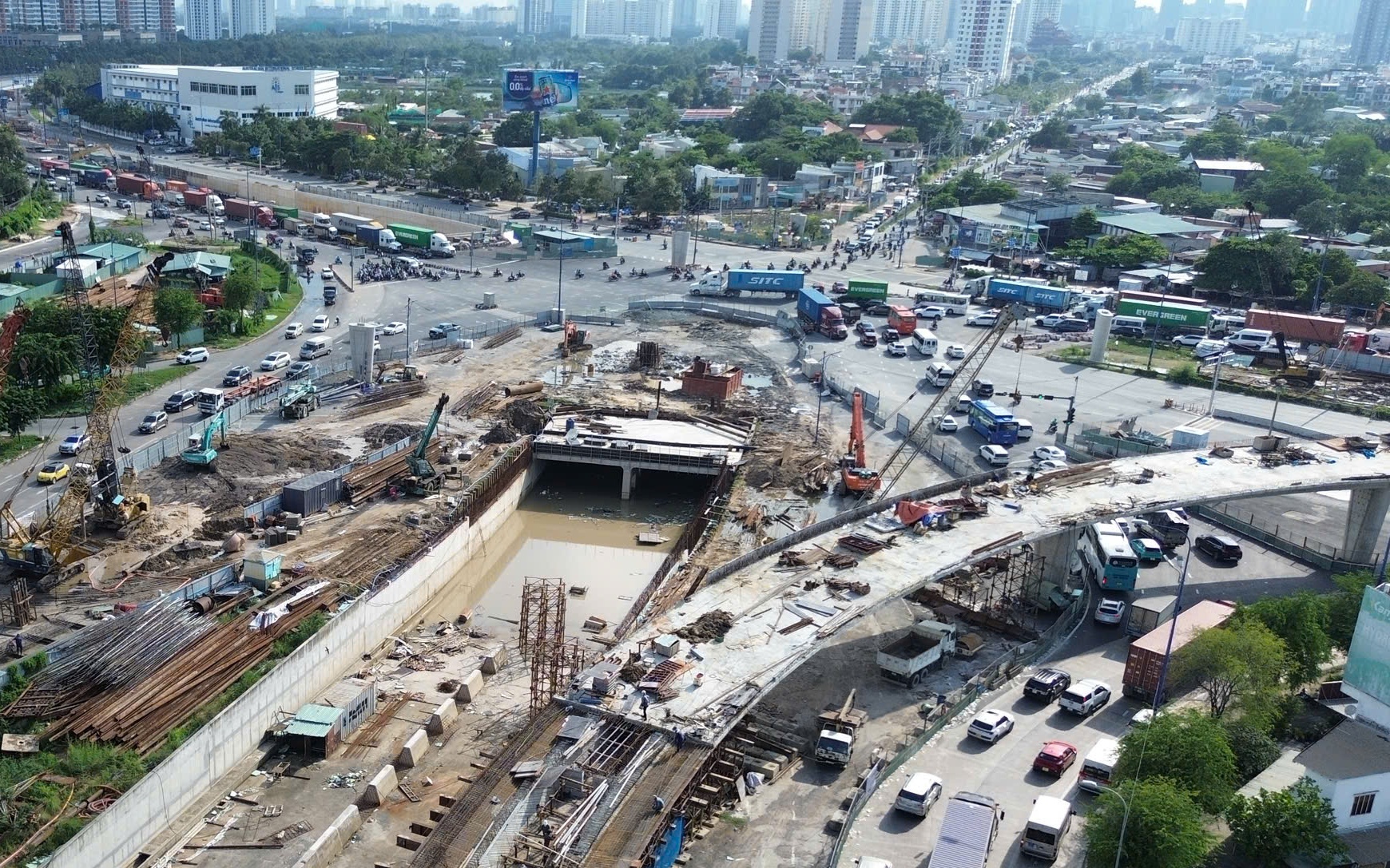 Chậm 1 năm, rút còn 4 tháng: Nút giao An Phú liệu có về đích kịp nếu “3 ca, 4 kíp”?