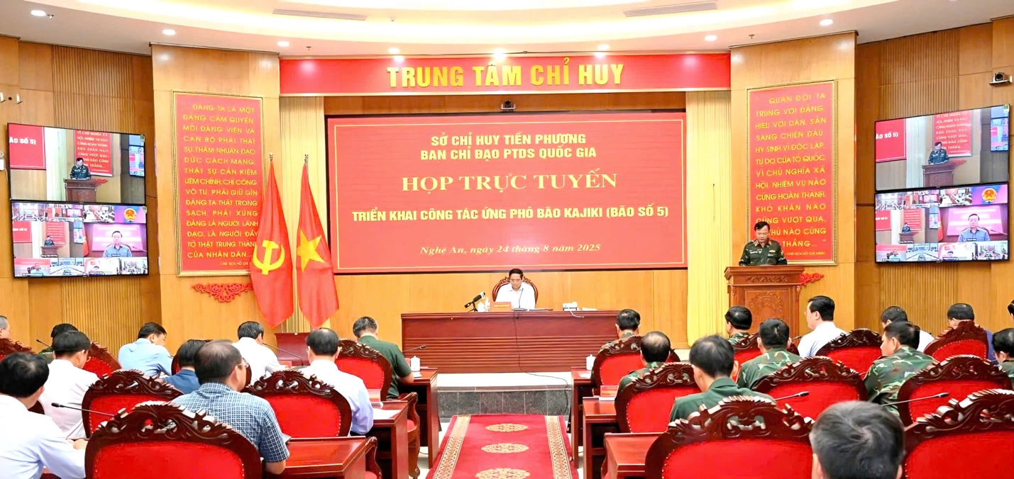 Thủ tướng Chính phủ trực tiếp chỉ đạo công tác ứng phó bão số 5 tại Nghệ An- Ảnh 1. Thủ tướng Chính phủ trực tiếp chỉ đạo công tác ứng phó bão số 5 tại Nghệ An- Ảnh 1.