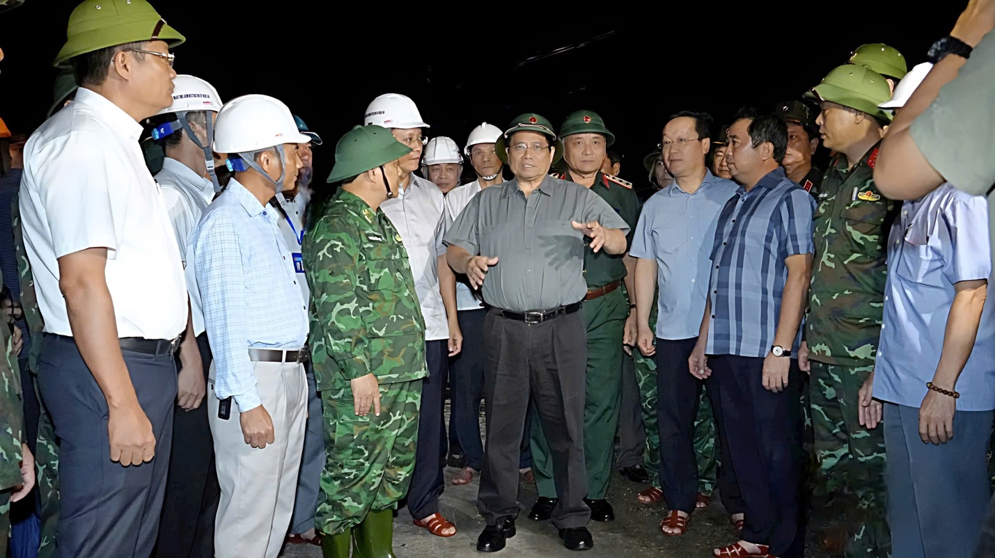 Thủ tướng Chính phủ trực tiếp chỉ đạo công tác ứng phó bão số 5 tại Nghệ An- Ảnh 4. Thủ tướng Chính phủ trực tiếp chỉ đạo công tác ứng phó bão số 5 tại Nghệ An- Ảnh 4.