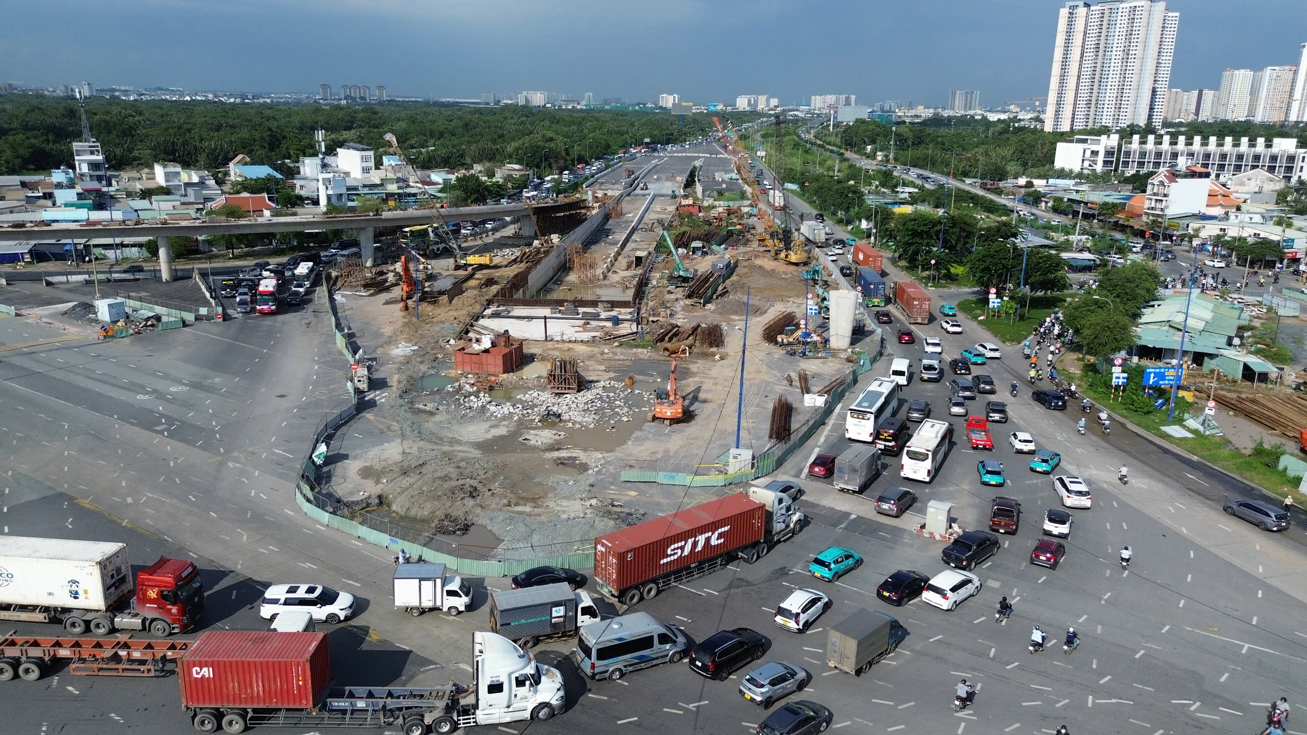 Rút ngắn 6 tháng thi công, nút giao An Phú “chạy nước rút” về đích trước Tết 2026- Ảnh 1. Rút ngắn 6 tháng thi công, nút giao An Phú “chạy nước rút” về đích trước Tết 2026- Ảnh 1.