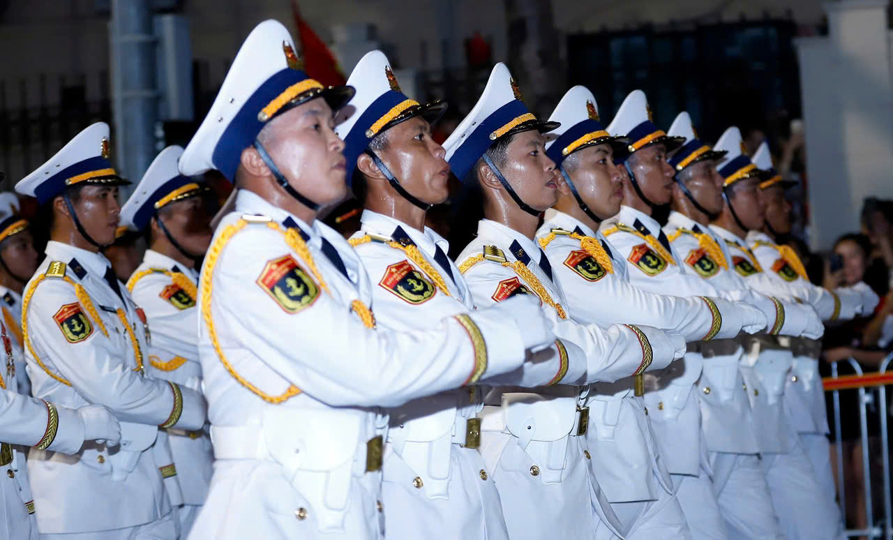 Tổng hợp luyện lần 2: Hoàn thiện đội hình, sẵn sàng cho ngày Đại lễ Quốc khánh 2/9- Ảnh 10. Tổng hợp luyện lần 2: Hoàn thiện đội hình, sẵn sàng cho ngày Đại lễ Quốc khánh 2/9- Ảnh 10.