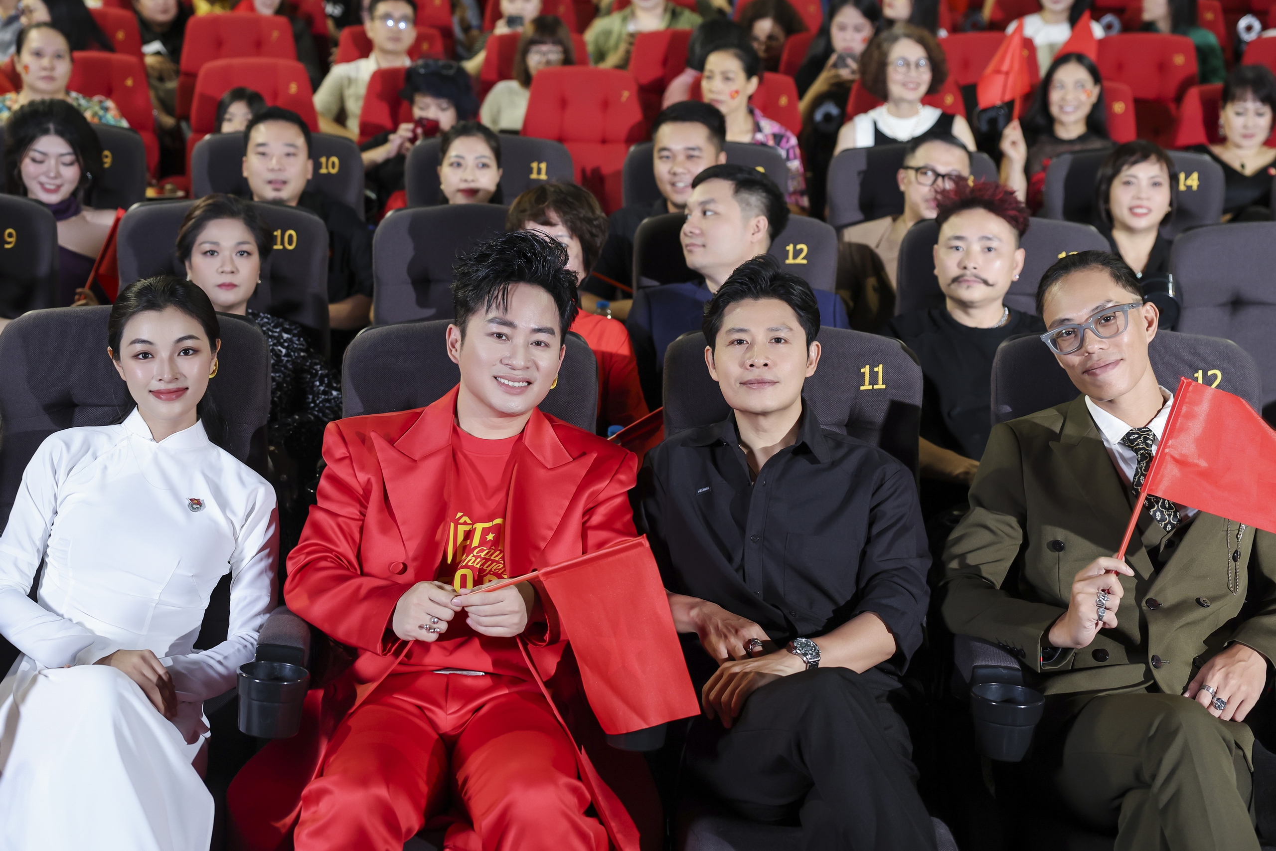 Tùng Dương ra MV “Viết tiếp câu chuyện hòa bình”: Mong muốn người trẻ trân trọng quá khứ- Ảnh 3.