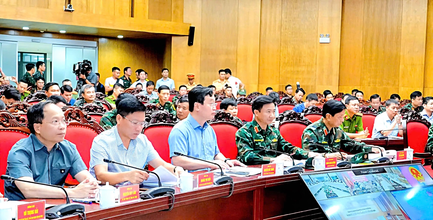 Bão số 5: Người dân Nghệ An - Hà Tĩnh được khuyến cáo không ra đường từ 11h trưa nay- Ảnh 2. Bão số 5: Người dân Nghệ An - Hà Tĩnh được khuyến cáo không ra đường từ 11h trưa nay- Ảnh 2.