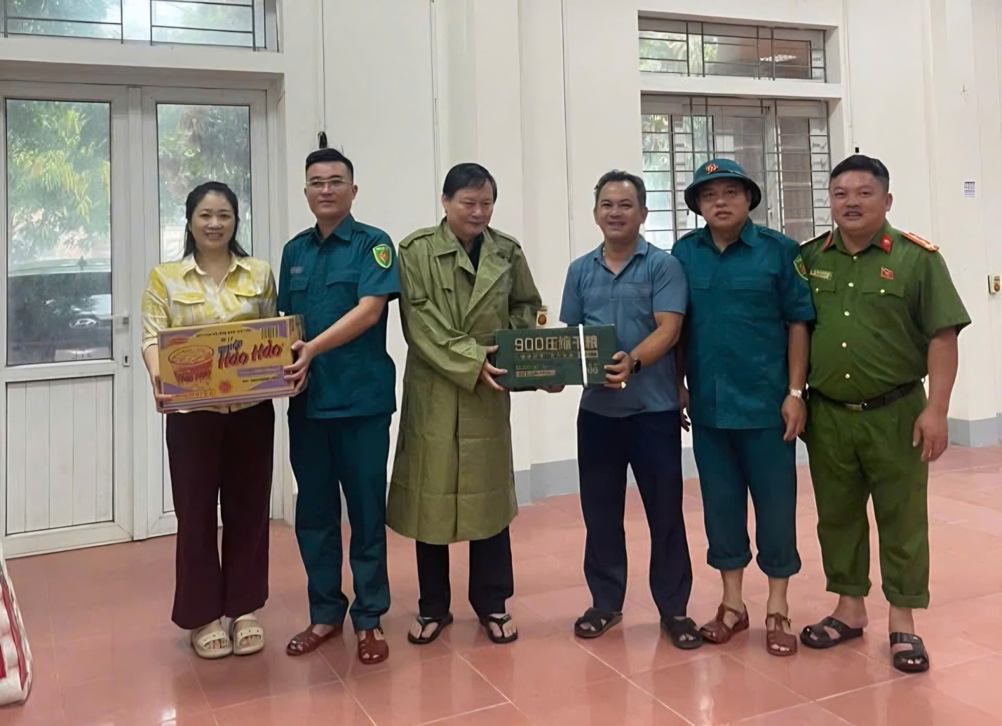 Nghệ An: Những suất cơm ấm tình nơi tránh trú bão- Ảnh 10. Nghệ An: Những suất cơm ấm tình nơi tránh trú bão- Ảnh 10.