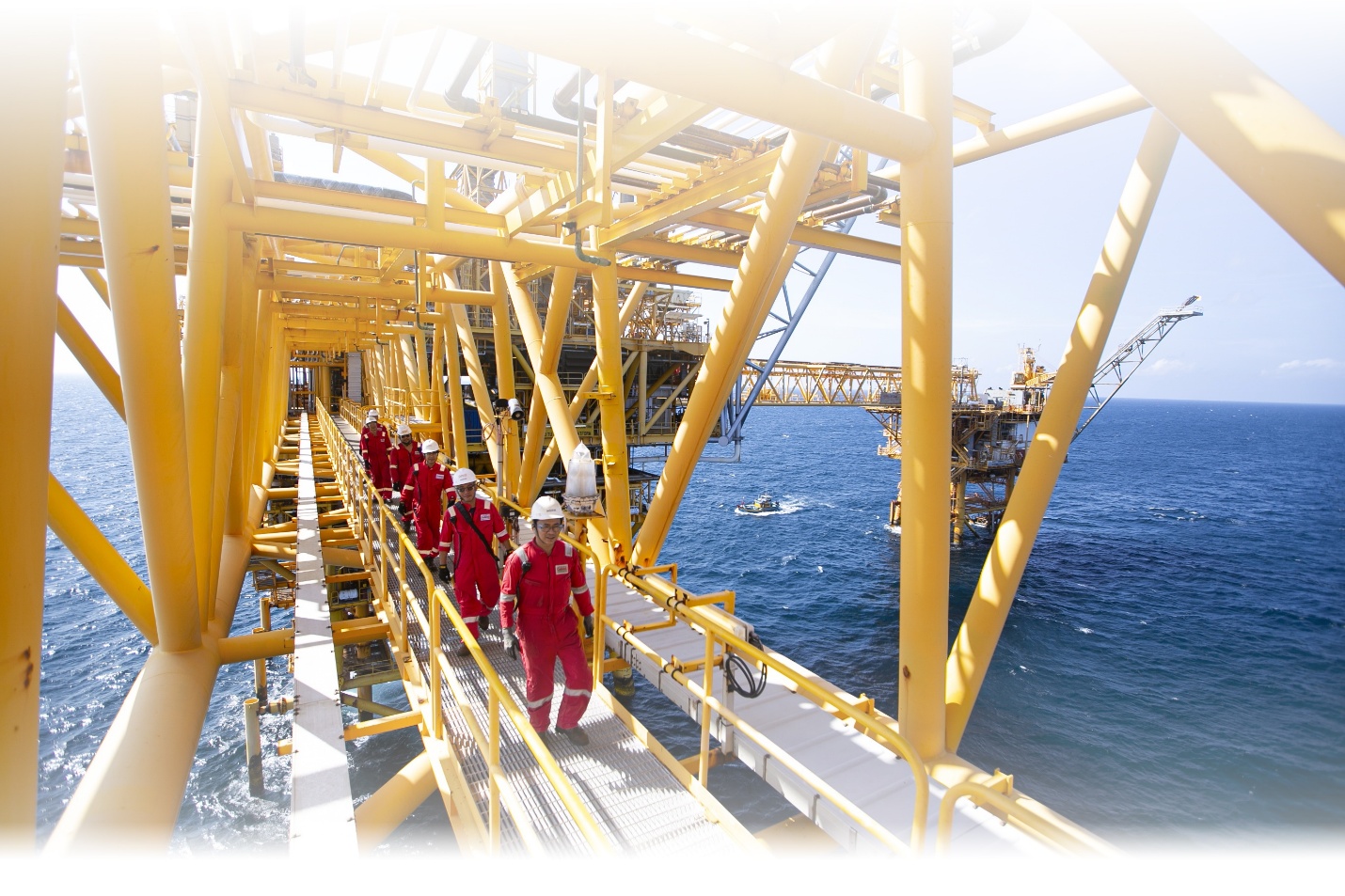 Petrovietnam khẳng định quyết tâm tạo “bước chuyển kỷ nguyên”- Ảnh 3. Petrovietnam khẳng định quyết tâm tạo “bước chuyển kỷ nguyên”- Ảnh 3.