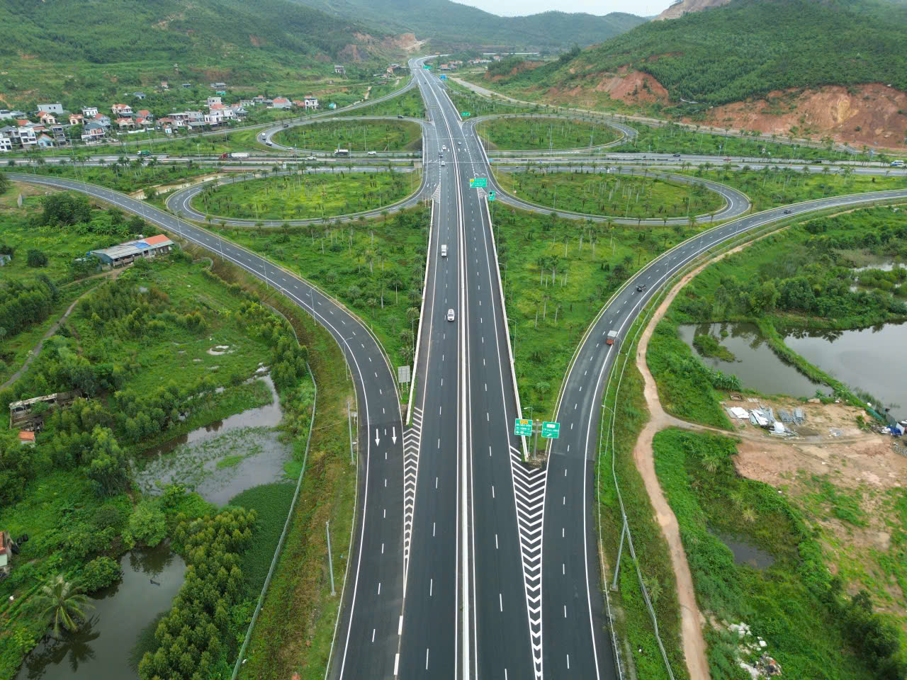 Quảng Ninh: Bứt phá nhờ hệ thống cao tốc hoàn chỉnh- Ảnh 1.