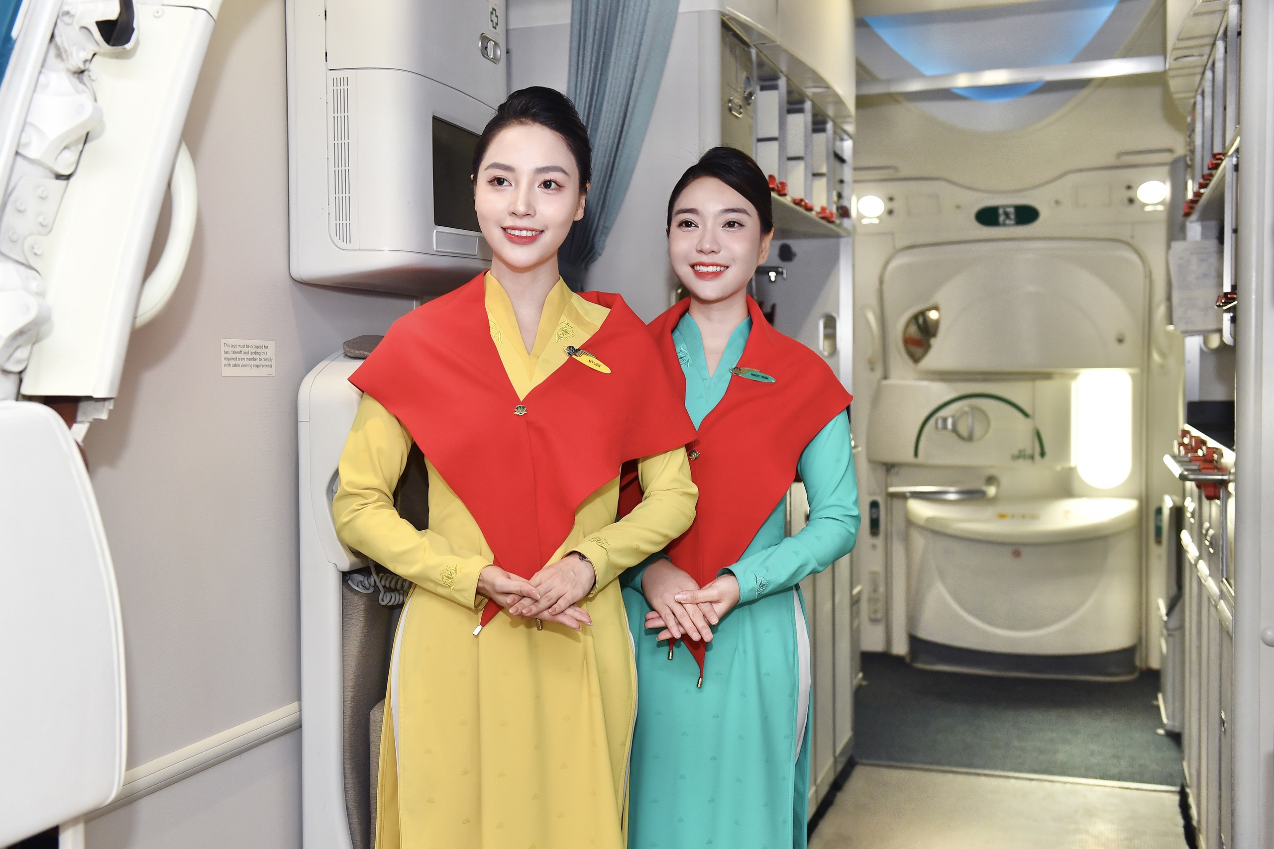 Chuyến bay “Cất cánh tự hào Việt Nam” kỷ niệm 80 năm Quốc khánh 2/9- Ảnh 3. Chuyến bay “Cất cánh tự hào Việt Nam” kỷ niệm 80 năm Quốc khánh 2/9- Ảnh 3.