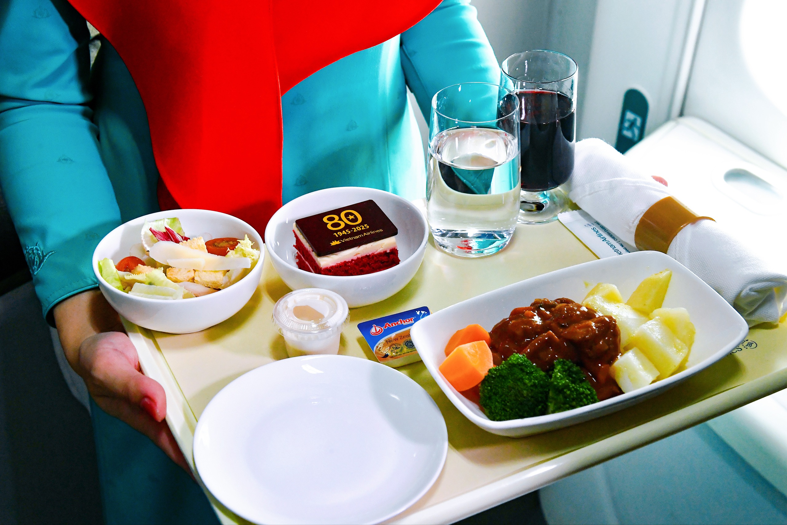 Chuyến bay “Cất cánh tự hào Việt Nam” kỷ niệm 80 năm Quốc khánh 2/9- Ảnh 4. Chuyến bay “Cất cánh tự hào Việt Nam” kỷ niệm 80 năm Quốc khánh 2/9- Ảnh 4.