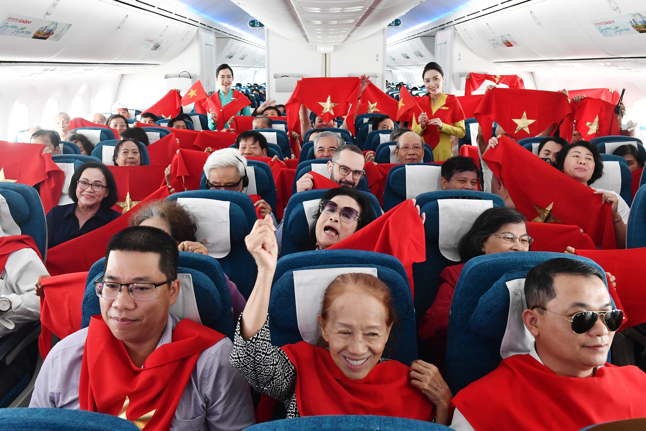Chuyến bay “Cất cánh tự hào Việt Nam” kỷ niệm 80 năm Quốc khánh 2/9- Ảnh 7. Chuyến bay “Cất cánh tự hào Việt Nam” kỷ niệm 80 năm Quốc khánh 2/9- Ảnh 7.