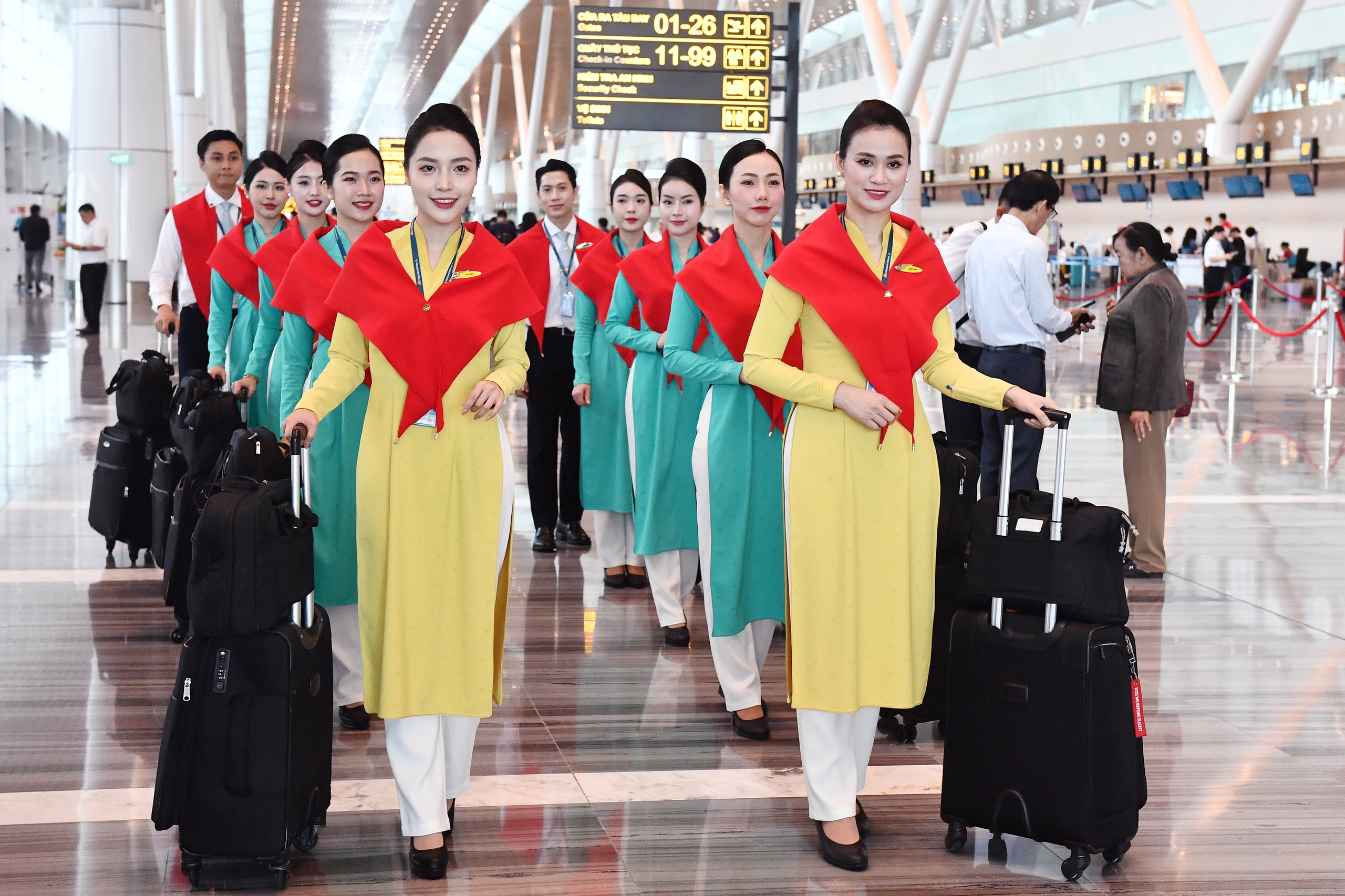 Chuyến bay “Cất cánh tự hào Việt Nam” kỷ niệm 80 năm Quốc khánh 2/9- Ảnh 11. Chuyến bay “Cất cánh tự hào Việt Nam” kỷ niệm 80 năm Quốc khánh 2/9- Ảnh 11.