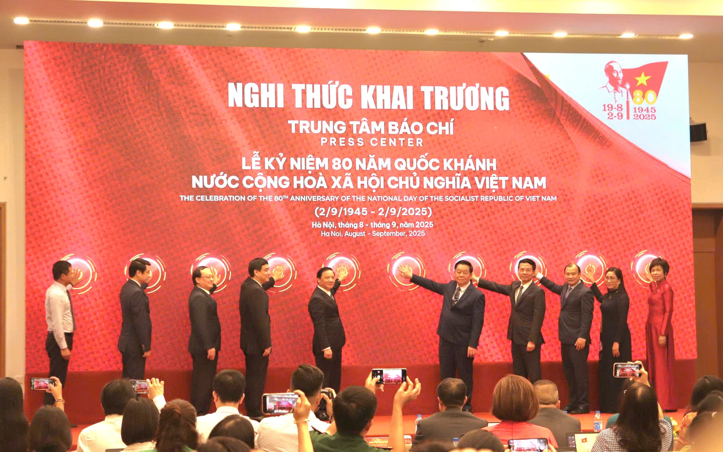 Gần 1.500 nhà báo trong và ngoài nước đưa tin Lễ kỷ niệm 80 năm Quốc khánh- Ảnh 1. Gần 1.500 nhà báo trong và ngoài nước đưa tin Lễ kỷ niệm 80 năm Quốc khánh- Ảnh 1.