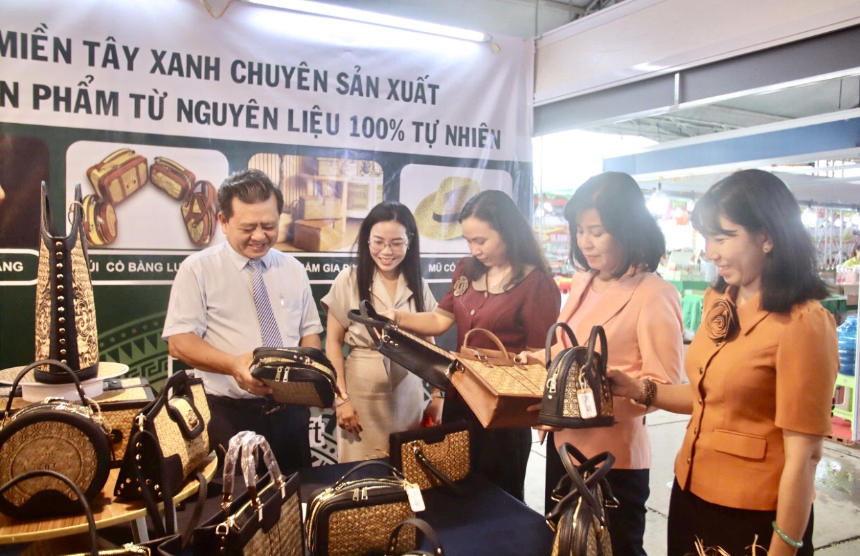 Tây Ninh khai mạc triển lãm thành tựu kinh tế – xã hội mừng Quốc khánh 2/9- Ảnh 1. Tây Ninh khai mạc triển lãm thành tựu kinh tế – xã hội mừng Quốc khánh 2/9- Ảnh 1.
