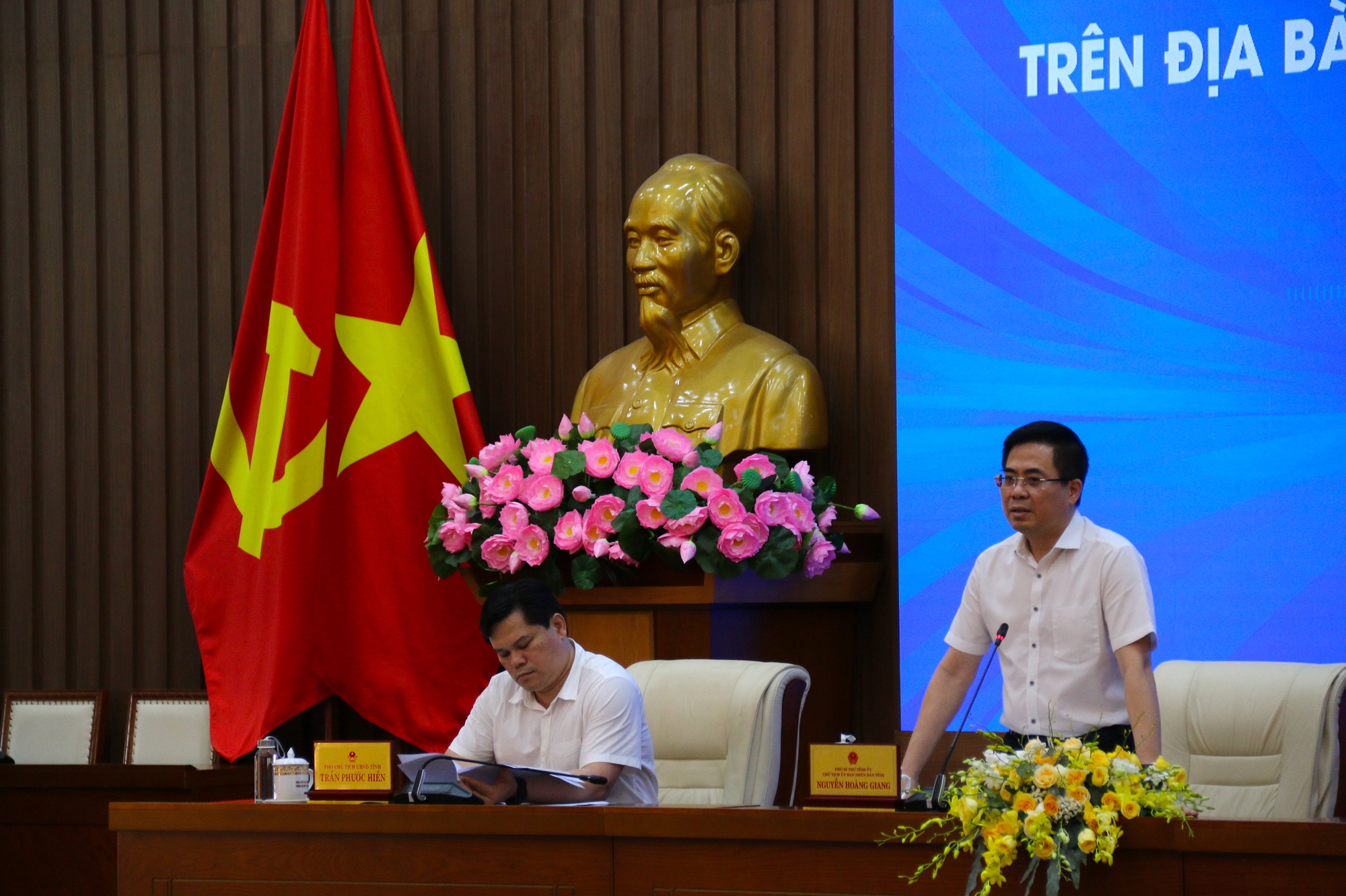 Chủ tịch Quảng Ngãi đối thoại với doanh nghiệp, nhà đầu tư- Ảnh 1. Chủ tịch Quảng Ngãi đối thoại với doanh nghiệp, nhà đầu tư- Ảnh 1.