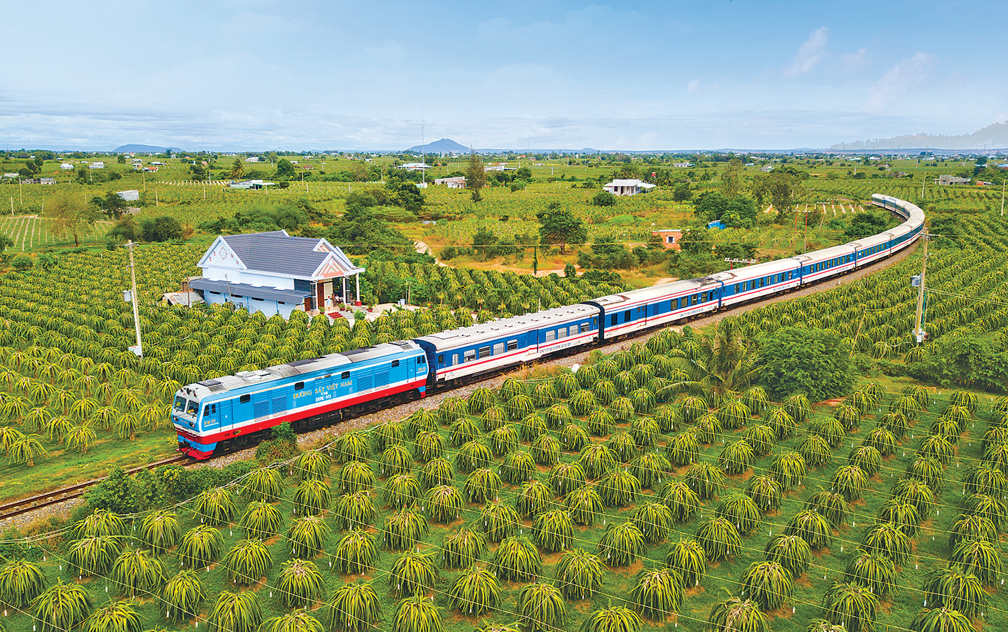 “Chạy tàu không ga” và dấu son 48 giờ xuyên Việt- Ảnh 1. “Chạy tàu không ga” và dấu son 48 giờ xuyên Việt- Ảnh 1.