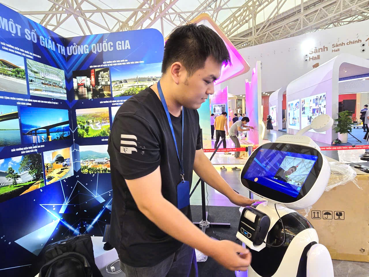 Tự hào được góp sức cho triển lãm trưng bày thành tựu 80 năm của ngành Xây dựng- Ảnh 15.