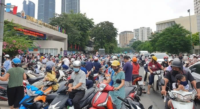 Hà Nội triển khai tháng cao điểm bảo TTATGT cho học sinh đến trường- Ảnh 1. Hà Nội triển khai tháng cao điểm bảo TTATGT cho học sinh đến trường- Ảnh 1.