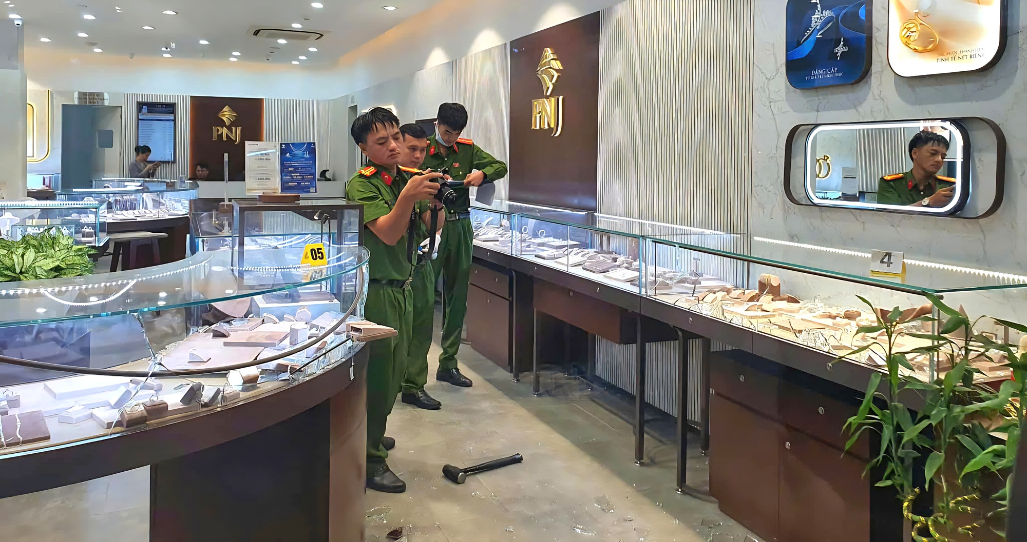 Bắt được nghi phạm cướp tiệm kim hoàn ở Đà Nẵng- Ảnh 1. Bắt được nghi phạm cướp tiệm kim hoàn ở Đà Nẵng- Ảnh 1.
