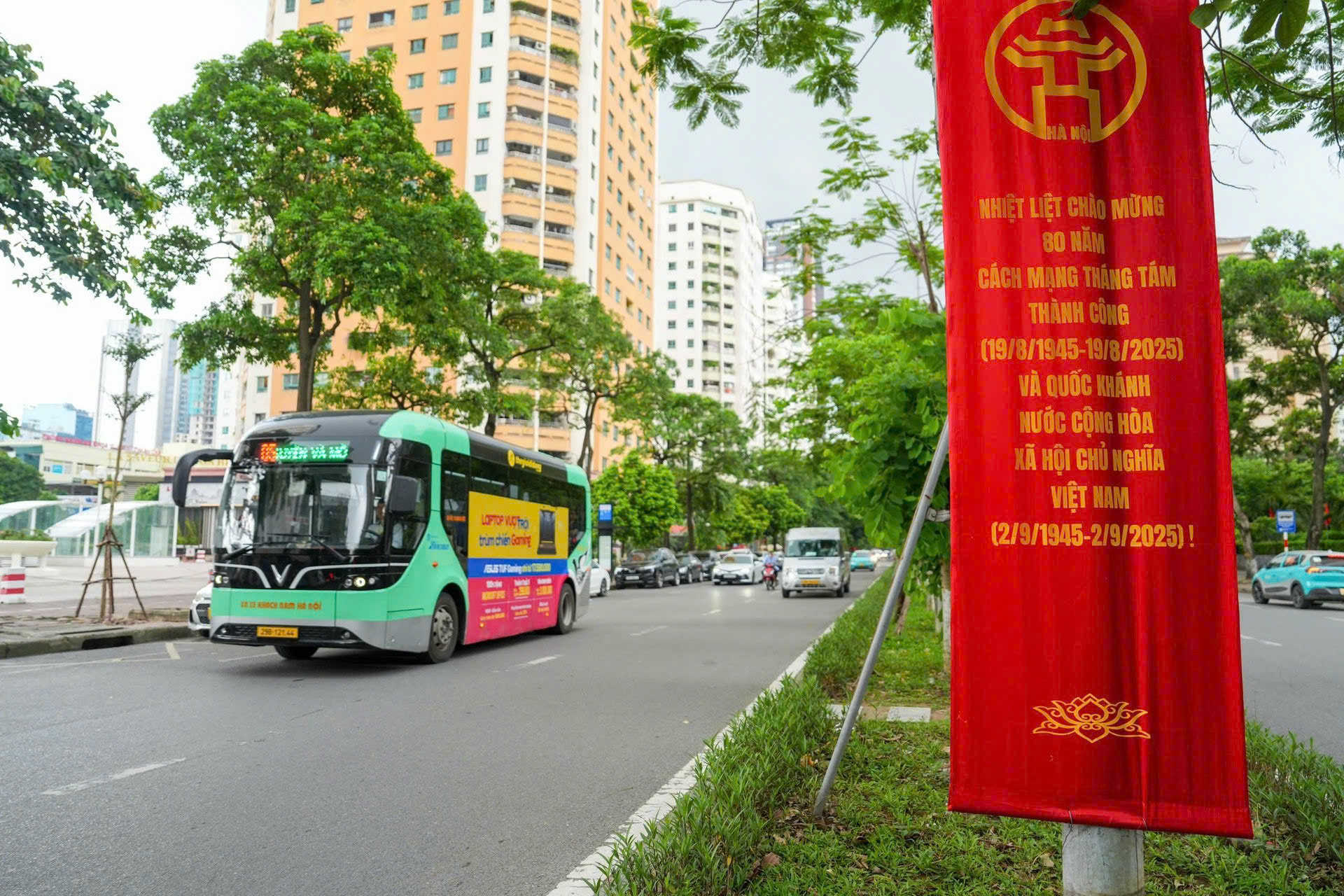Transerco tăng cường các tuyến buýt phục vụ hành khách tham gia triển lãm- Ảnh 1. Transerco tăng cường các tuyến buýt phục vụ hành khách tham gia triển lãm- Ảnh 1.