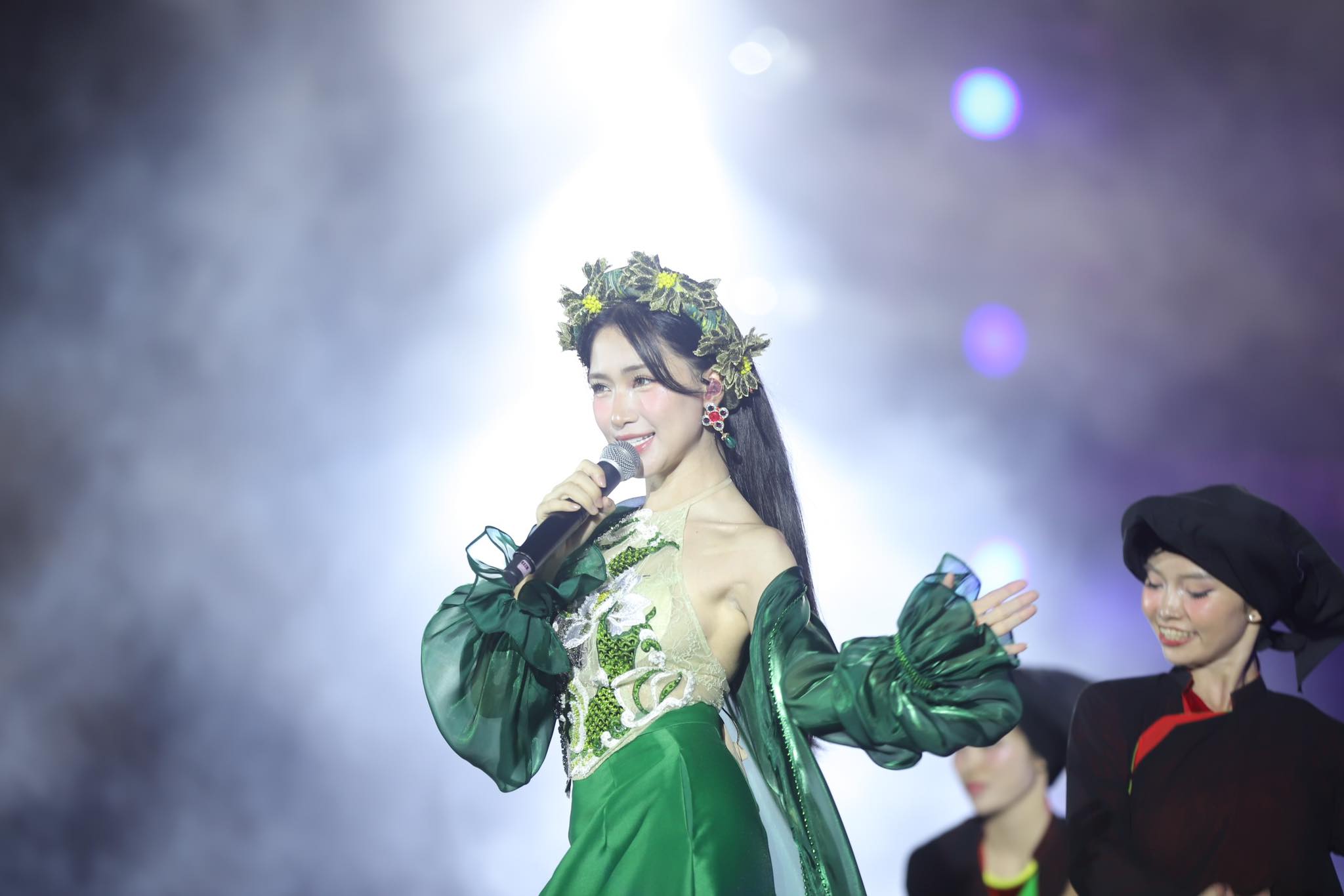 Concert "Việt Nam trong tôi" quyên góp 4,2 tỷ đồng ủng hộ đồng bào miền Trung- Ảnh 6. Concert "Việt Nam trong tôi" quyên góp 4,2 tỷ đồng ủng hộ đồng bào miền Trung- Ảnh 6.