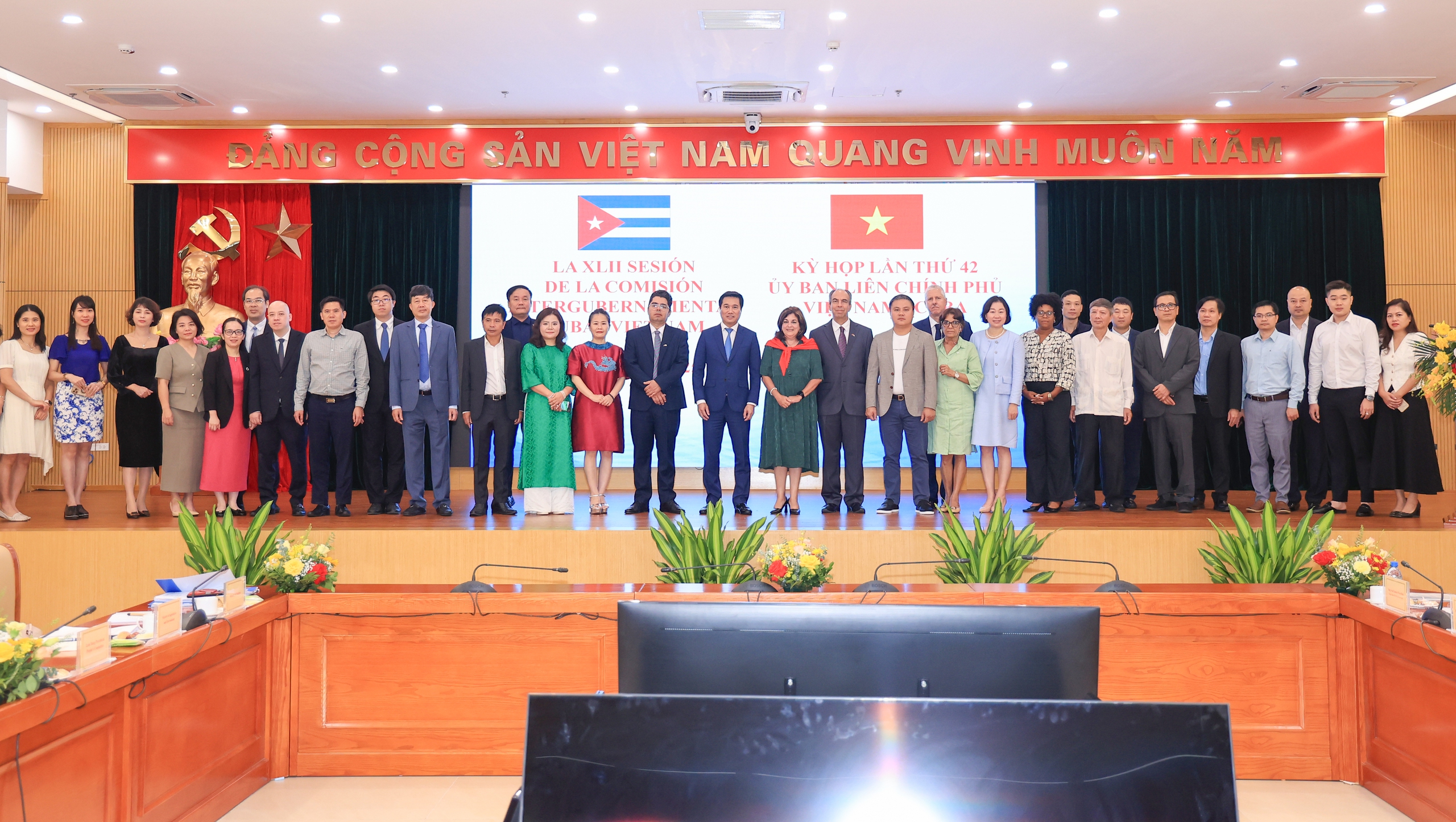 Khai mạc Kỳ họp lần thứ 42 Ủy ban liên Chính phủ Việt Nam - Cuba- Ảnh 4. Khai mạc Kỳ họp lần thứ 42 Ủy ban liên Chính phủ Việt Nam - Cuba- Ảnh 4.
