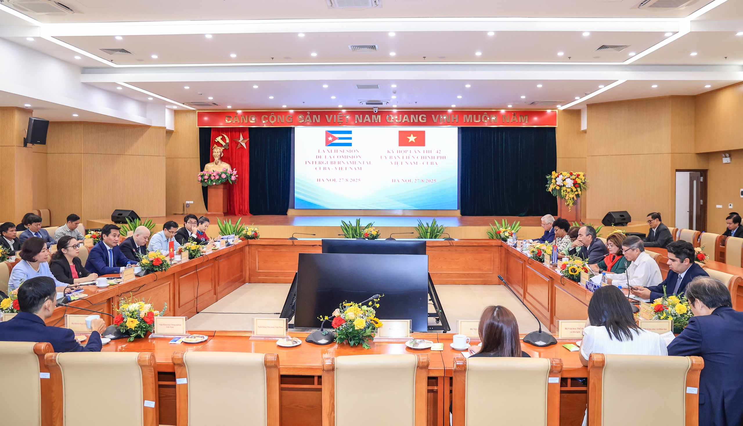 Khai mạc Kỳ họp lần thứ 42 Ủy ban liên Chính phủ Việt Nam - Cuba- Ảnh 2. Khai mạc Kỳ họp lần thứ 42 Ủy ban liên Chính phủ Việt Nam - Cuba- Ảnh 2.