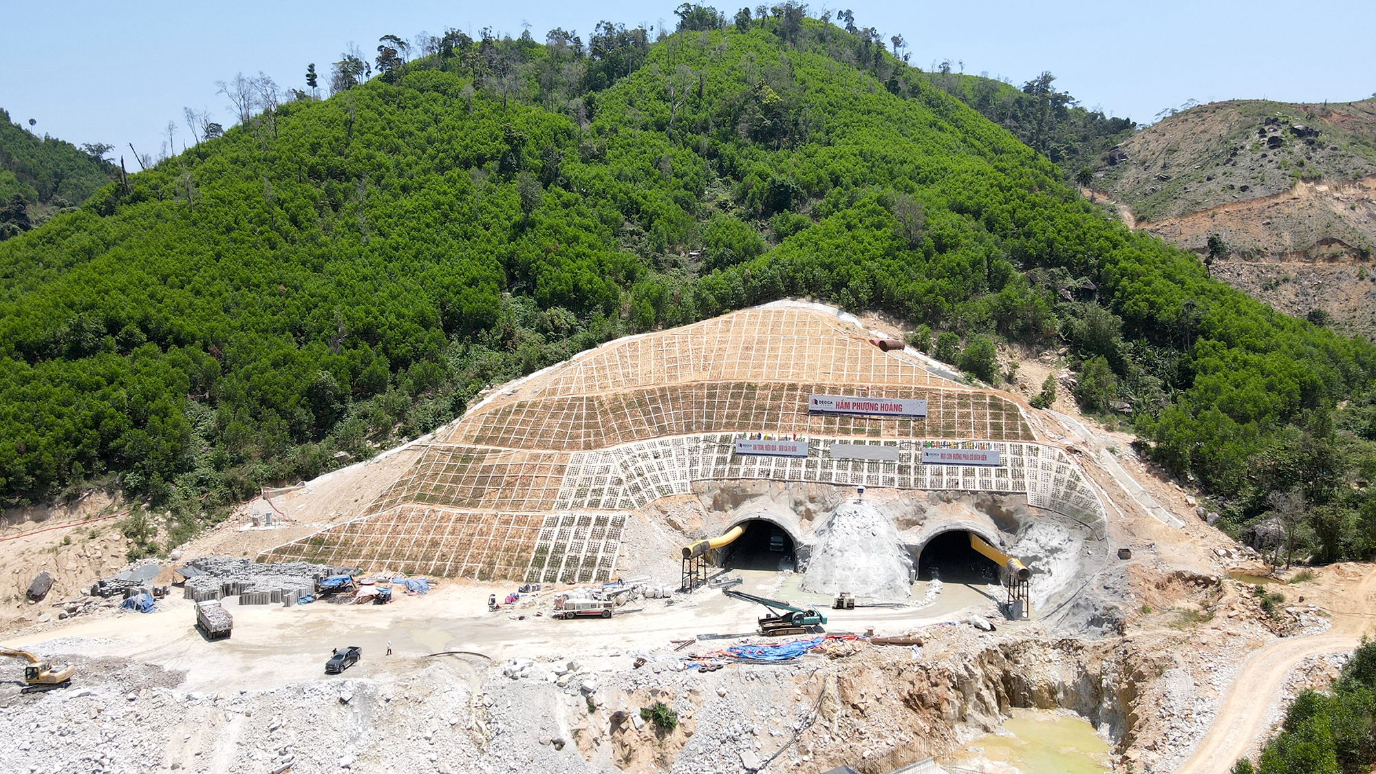 Ăn núi ngủ rừng, đào hầm thông cao tốc- Ảnh 3. Ăn núi ngủ rừng, đào hầm thông cao tốc- Ảnh 3.