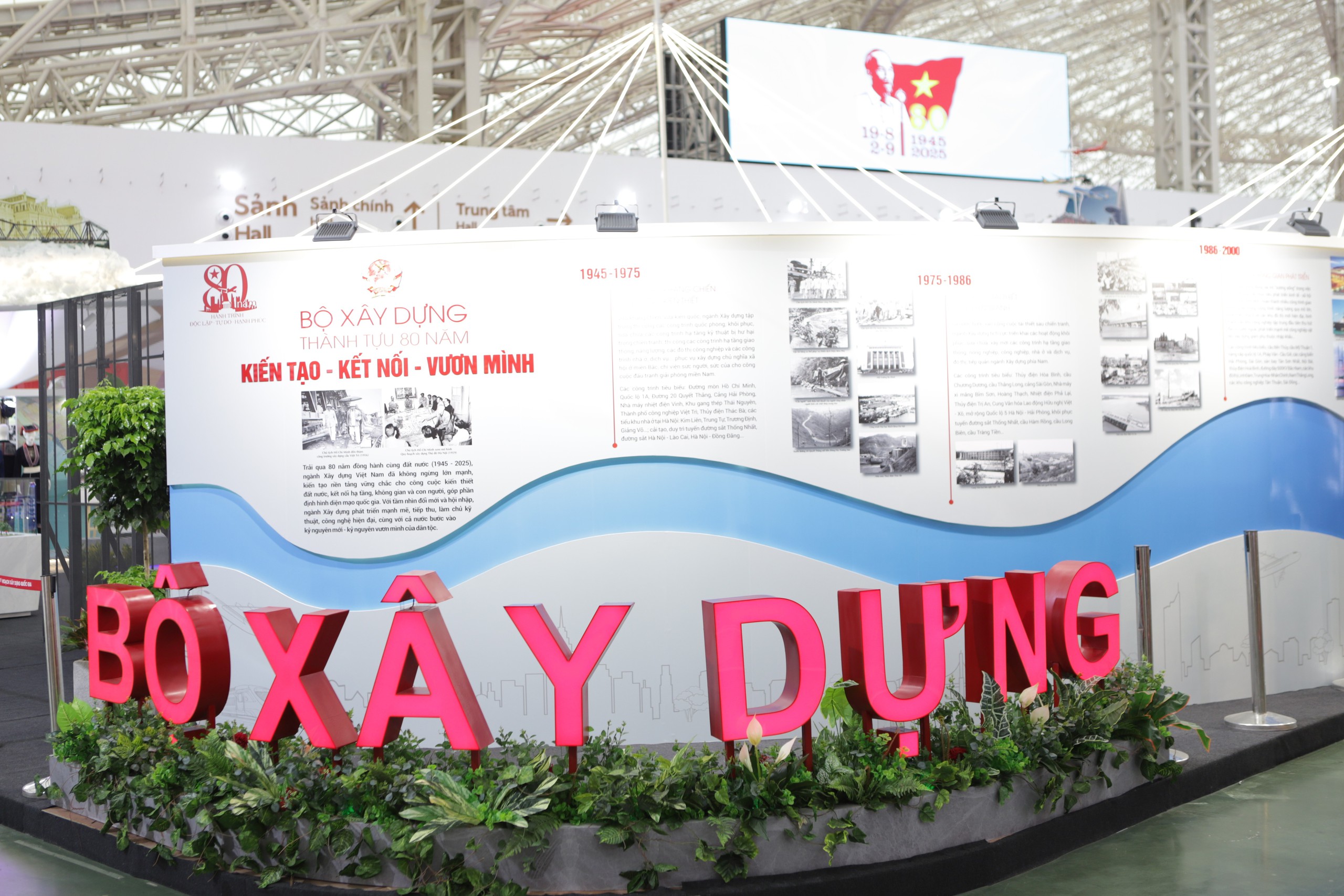 Ấn tượng không gian trưng bày thành tựu 80 năm ngành Xây dựng- Ảnh 1. Ấn tượng không gian trưng bày thành tựu 80 năm ngành Xây dựng- Ảnh 1.