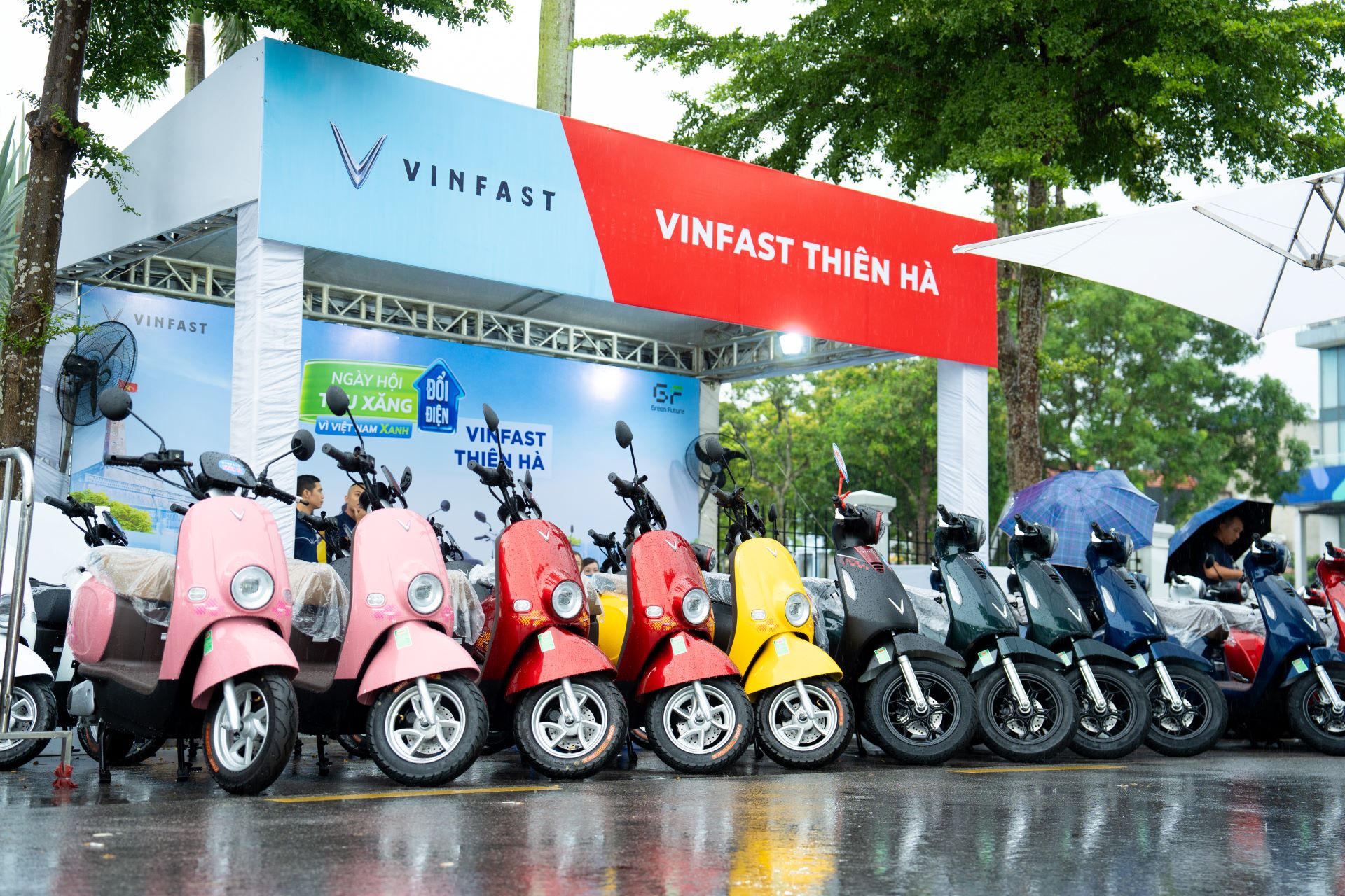VinFast gây sốc thị trường: Chỉ từ 0 đồng sở hữu xe máy điện- Ảnh 1. VinFast gây sốc thị trường: Chỉ từ 0 đồng sở hữu xe máy điện- Ảnh 1.