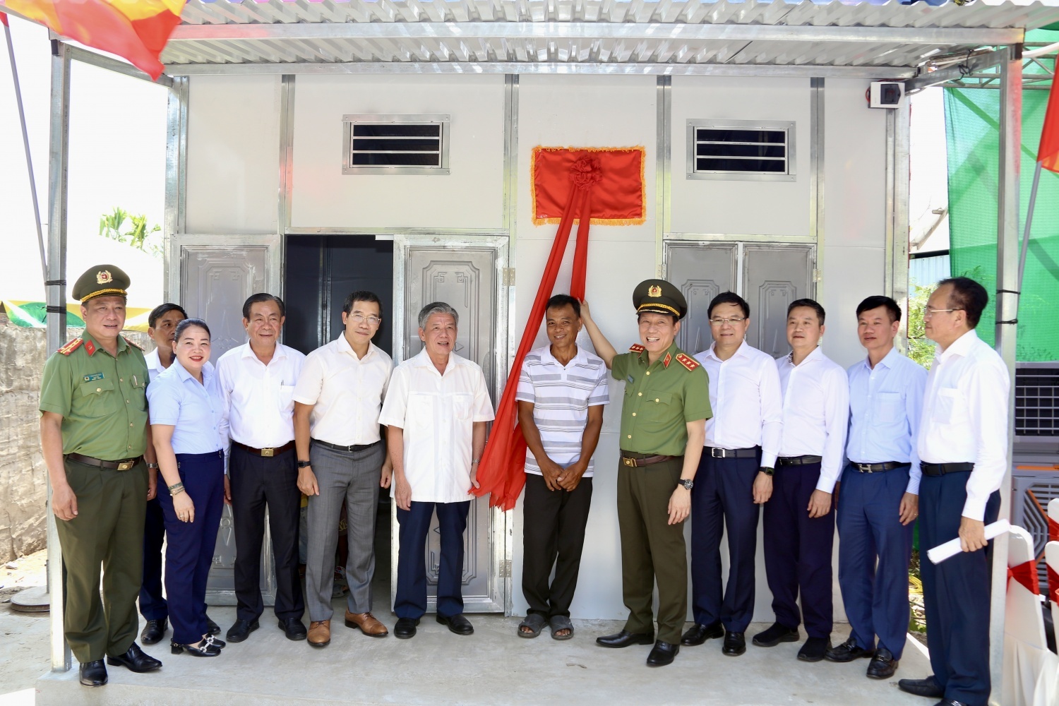 Petrovietnam nhận Bằng khen Thủ tướng trong phong trào thi đua xóa nhà tạm, nhà dột nát- Ảnh 4. Petrovietnam nhận Bằng khen Thủ tướng trong phong trào thi đua xóa nhà tạm, nhà dột nát- Ảnh 4.