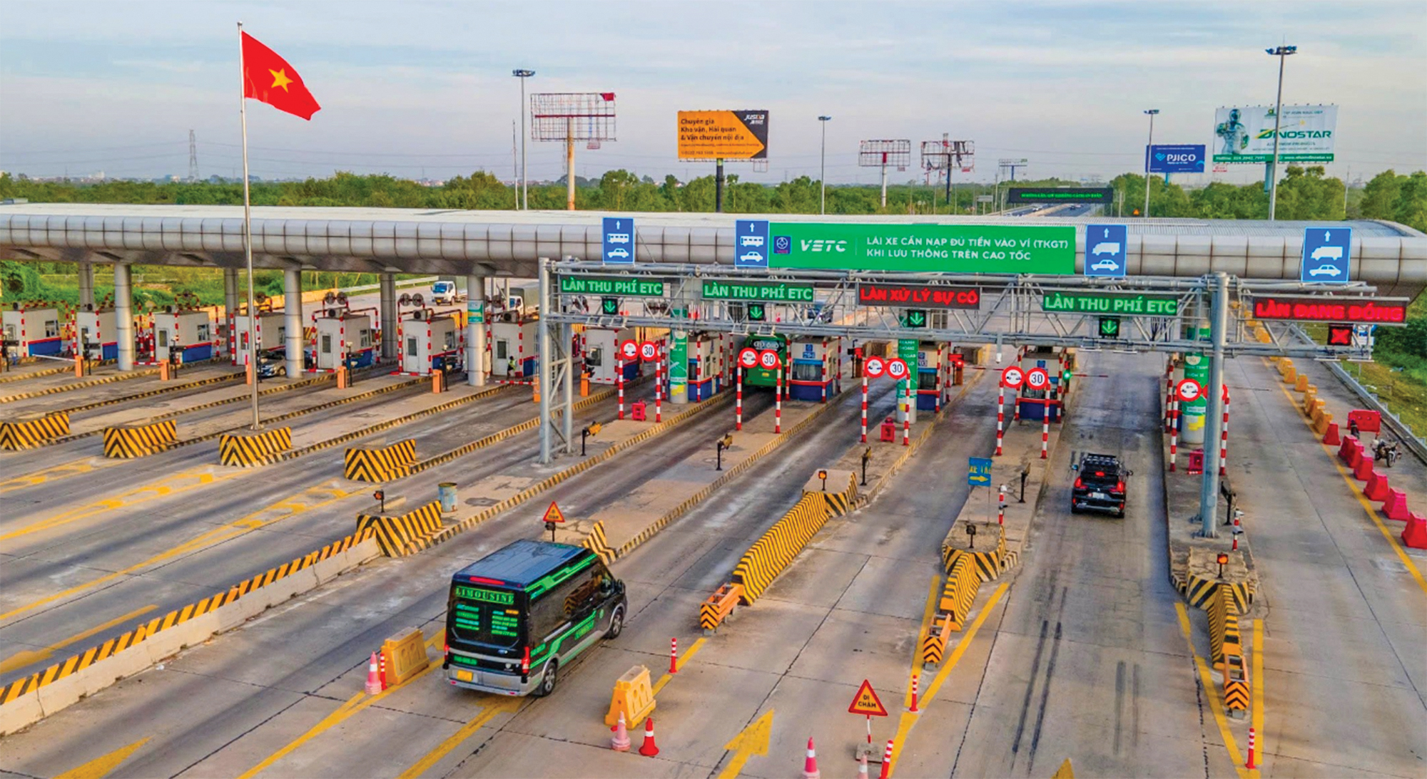 Giao thông bứt tốc trên “đường băng” số hóa- Ảnh 2. Giao thông bứt tốc trên “đường băng” số hóa- Ảnh 2.