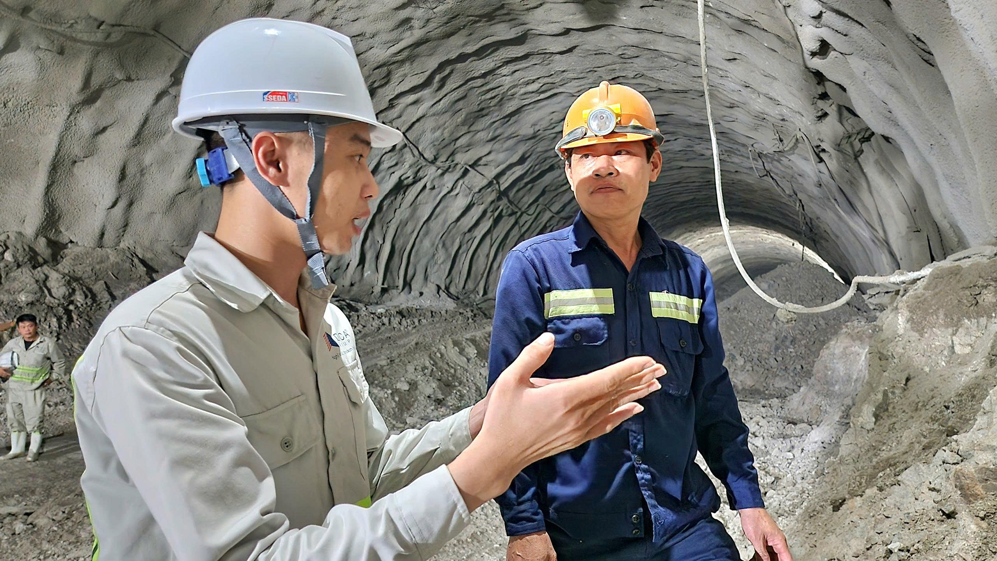 Ăn núi ngủ rừng, đào hầm thông cao tốc- Ảnh 4. Ăn núi ngủ rừng, đào hầm thông cao tốc- Ảnh 4.