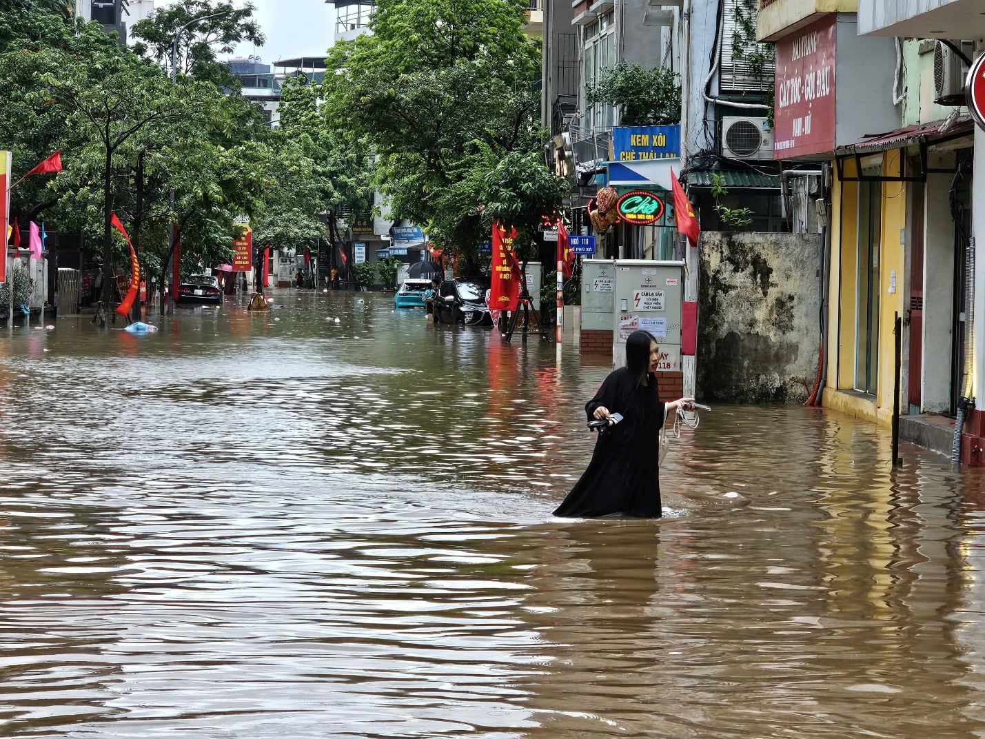 Hà Nội: Tăng cường xử lý các điểm úng ngập- Ảnh 1. Hà Nội: Tăng cường xử lý các điểm úng ngập- Ảnh 1.