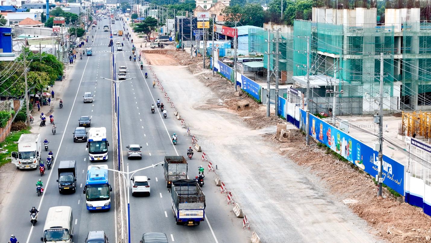 Quốc lộ 13 - "con đường tơ lụa" tạo cú hích bất động sản Đông Bắc TP.HCM- Ảnh 1. Quốc lộ 13 - "con đường tơ lụa" tạo cú hích bất động sản Đông Bắc TP.HCM- Ảnh 1.